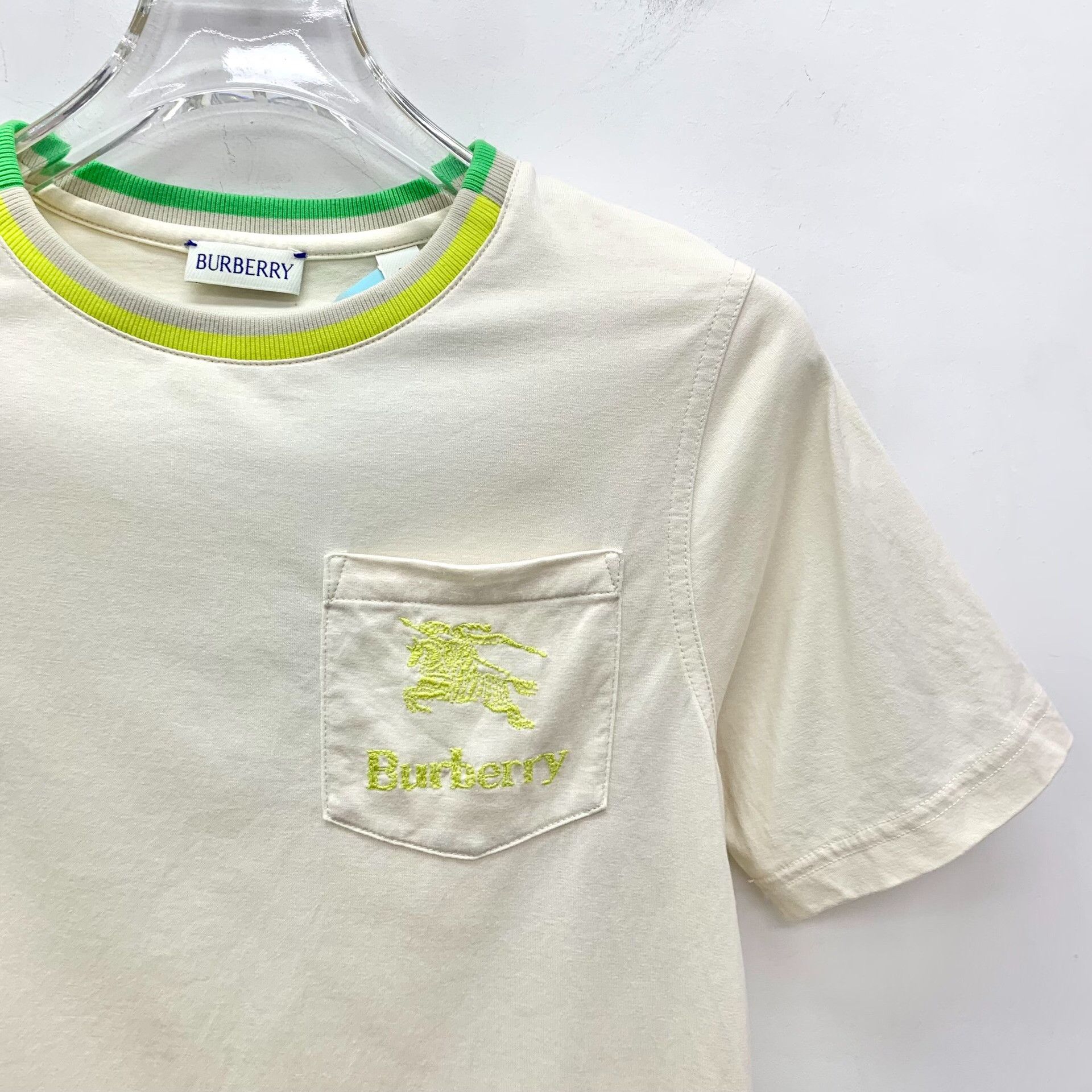 Burberry Burberry Neon EKD Pocket T-Shirt 8Y Size US XXS / EU 40 - 4 Thumbnail