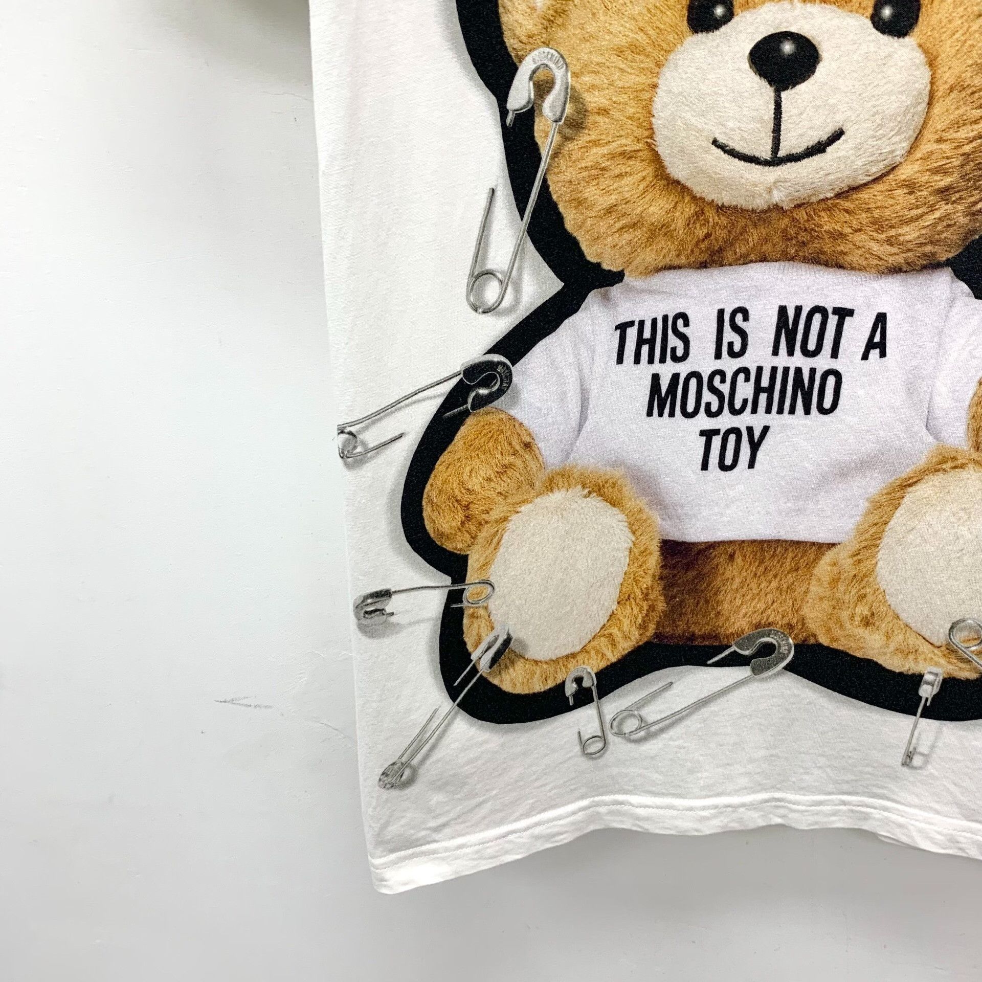 Moschino Moschino Teddy Bear Safety Pin T-Shirt XS Size XS / US 0-2 / IT 36-38 - 5 Thumbnail