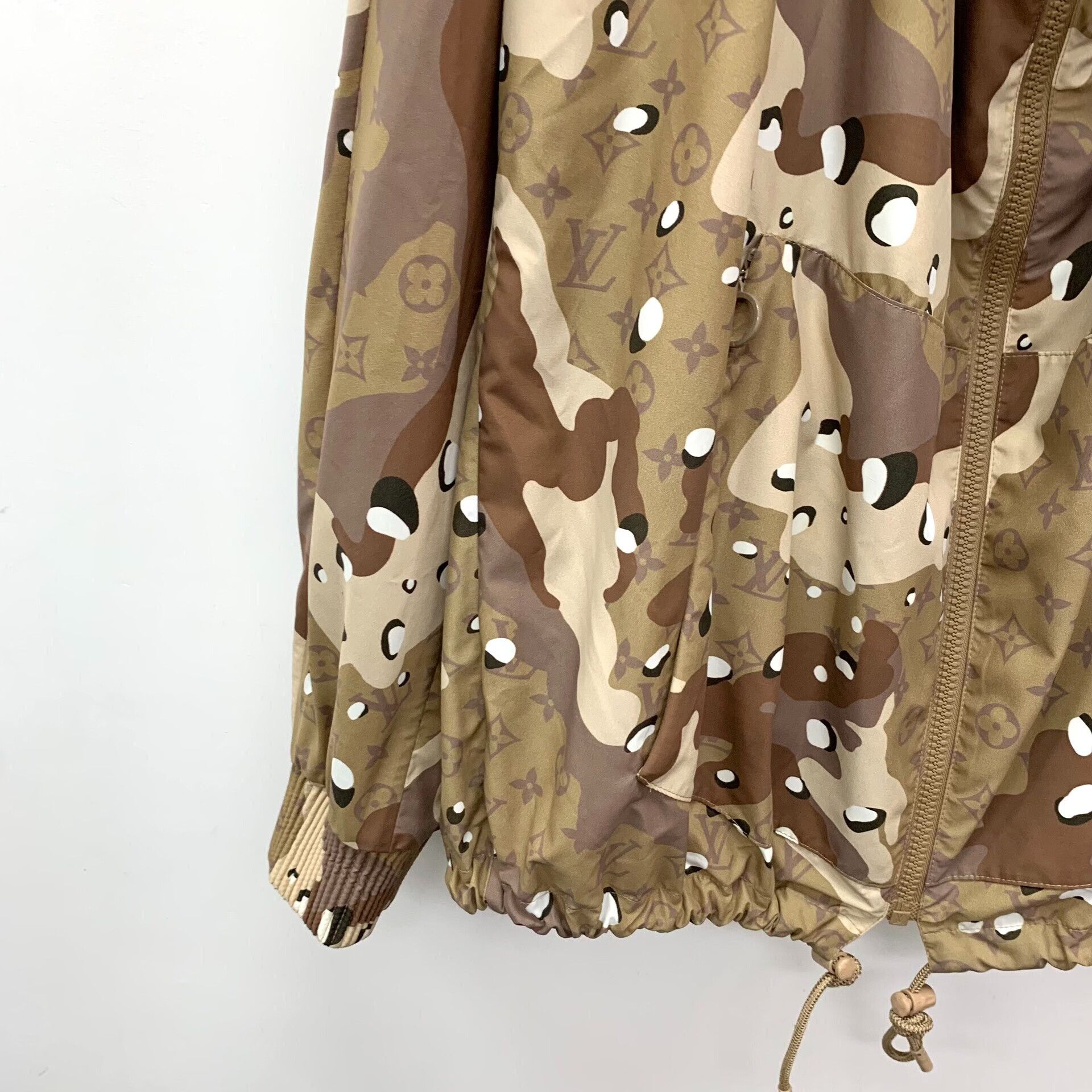 Louis Vuitton Louis Vuitton Camo Monogram Zip Jacket EU 46 Size US S / EU 44-46 / 1 - 5 Thumbnail