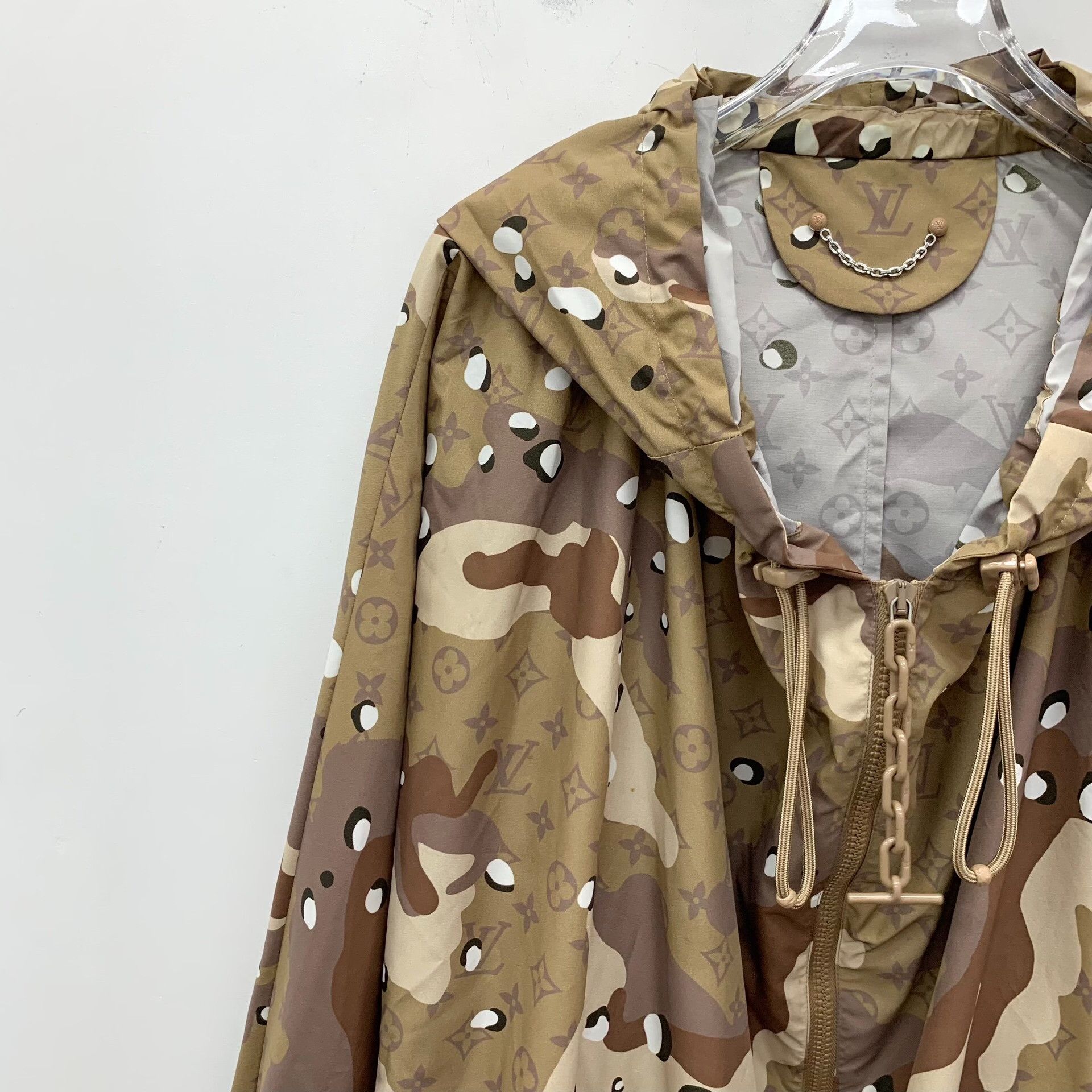 Louis Vuitton Louis Vuitton Camo Monogram Zip Jacket EU 46 Size US S / EU 44-46 / 1 - 4 Thumbnail