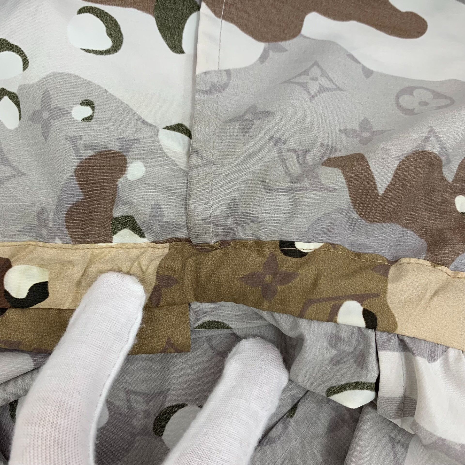 Louis Vuitton Louis Vuitton Camo Monogram Zip Jacket EU 46 Size US S / EU 44-46 / 1 - 9 Thumbnail
