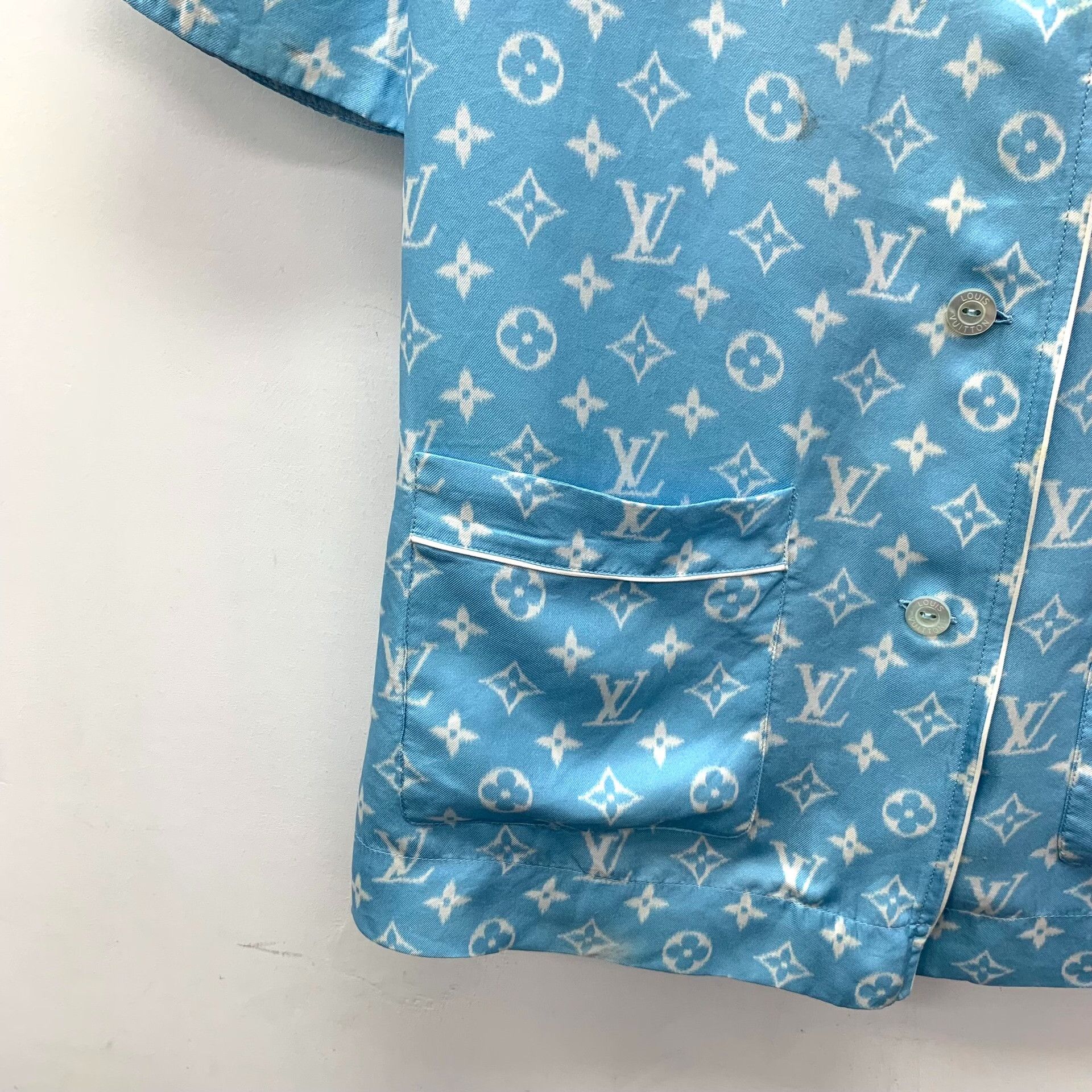 Louis Vuitton Louis Vuitton Monogram Silk Short Sleeve Shirt 36 Size XS / US 0-2 / IT 36-38 - 5 Thumbnail