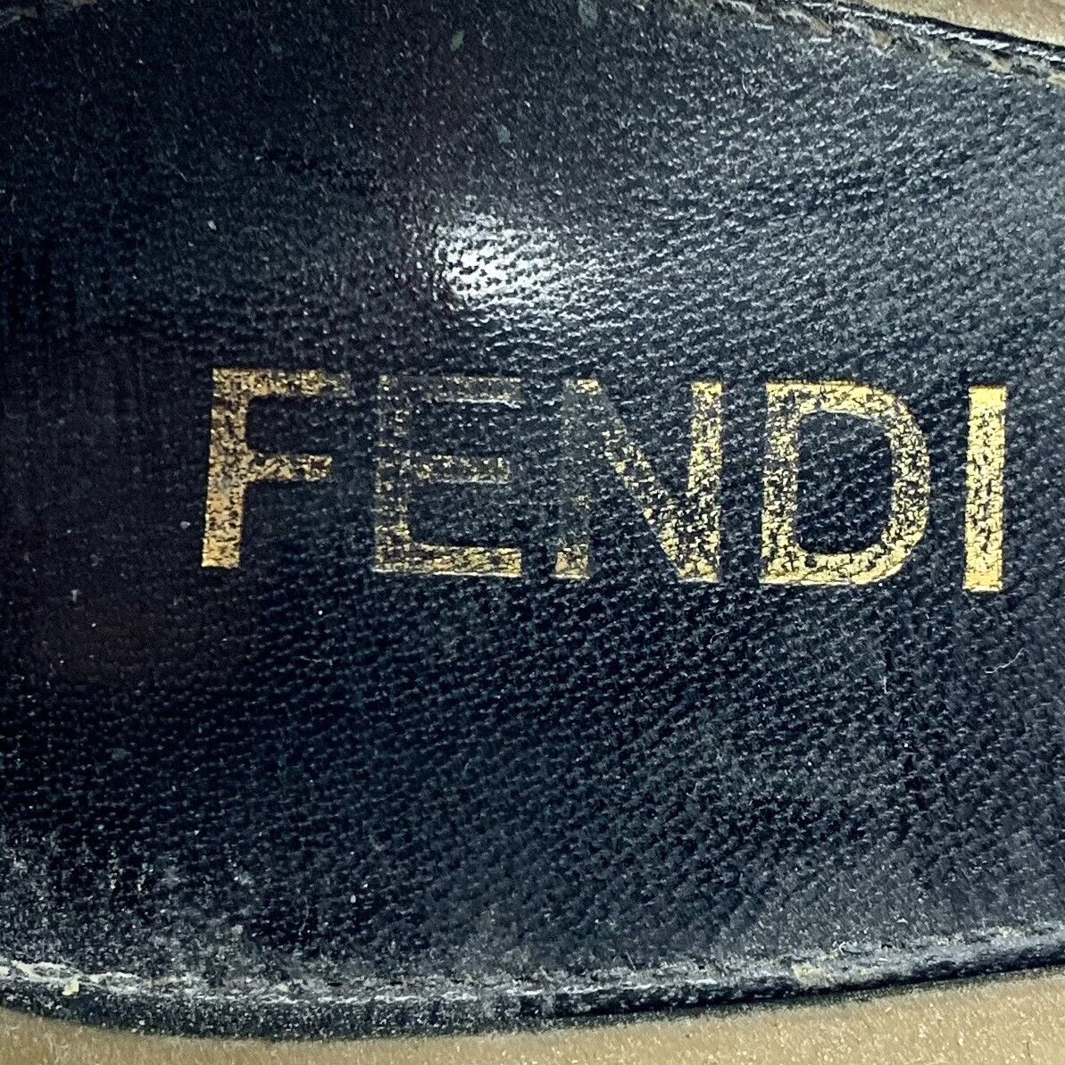 Fendi Fendi Bow Patent Leather Flats Size 35.5 Size US 5.5 / IT 35.5 - 8 Thumbnail
