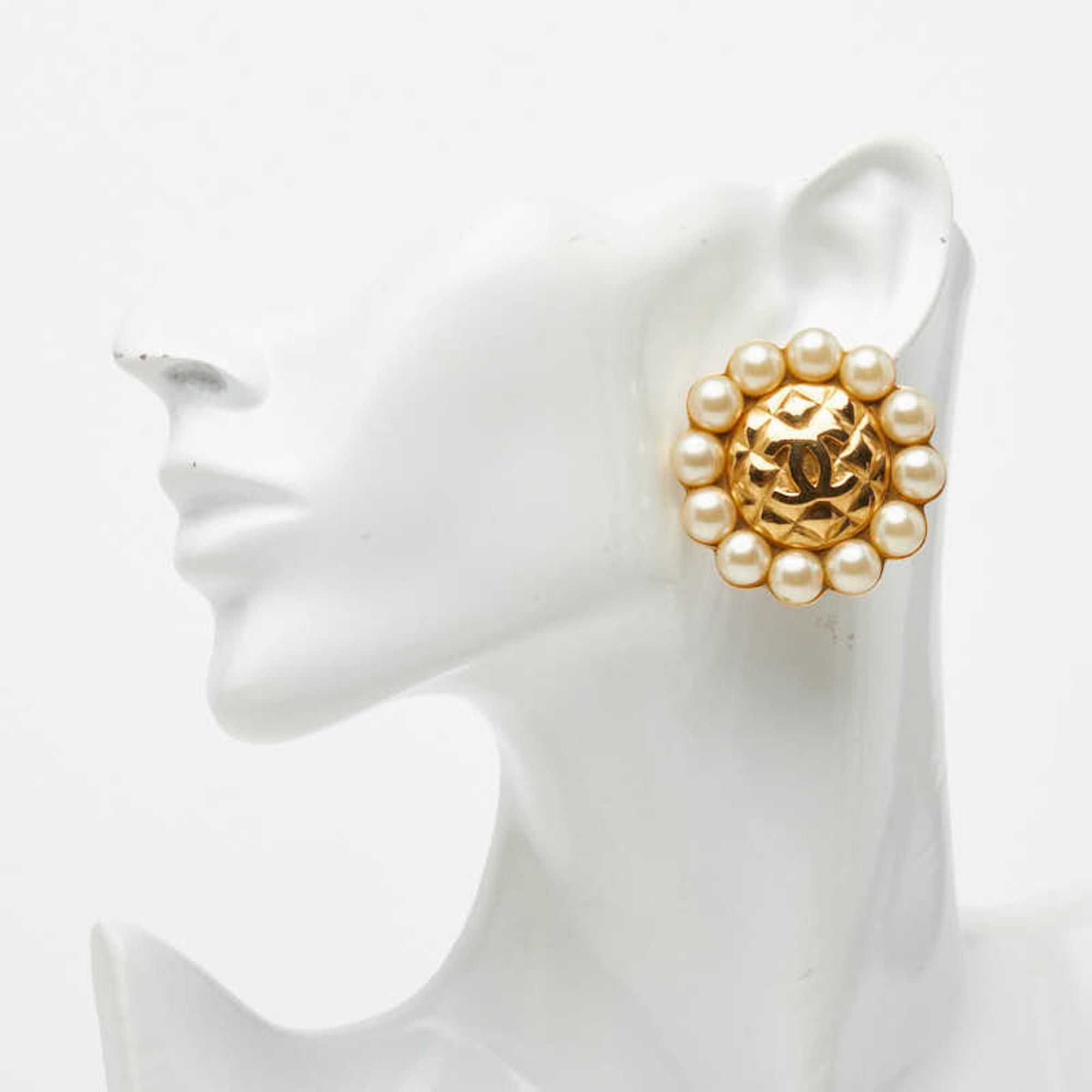 Chanel Chanel Matelassé Coco Mark Vintage Earring (Single Earring) Gold Faux Pearl Plated CHANEL Size ONE SIZE - 4 Thumbnail