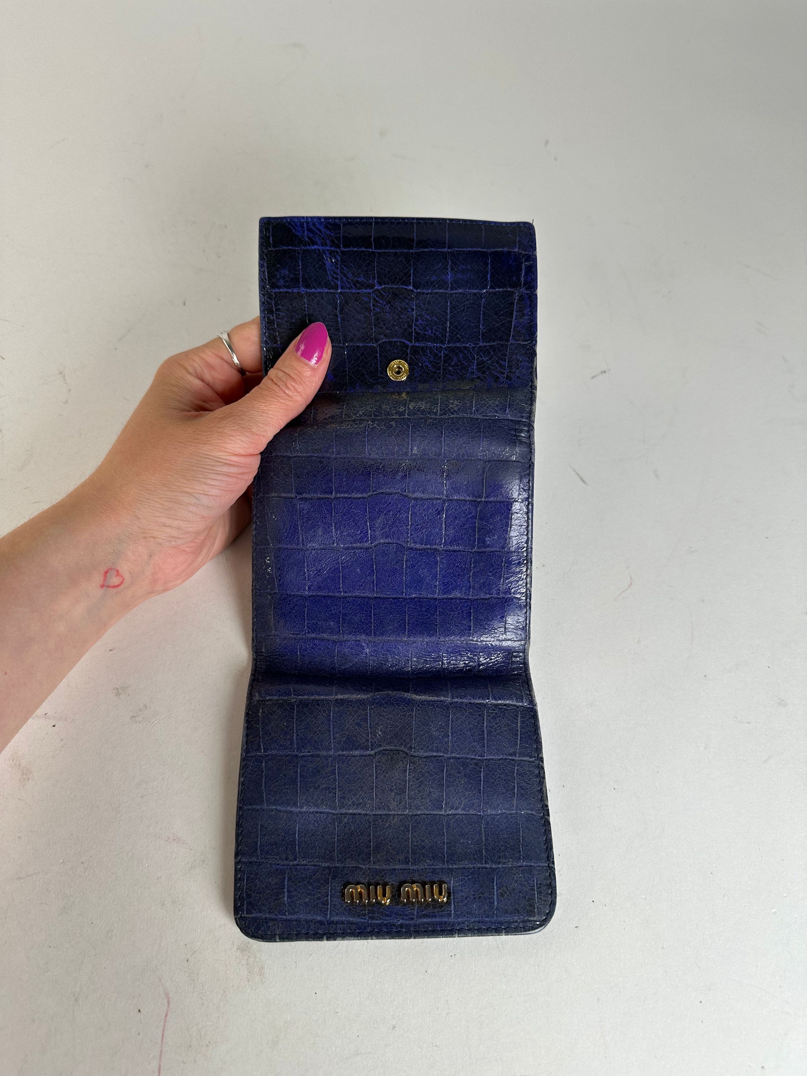 Miu Miu Vintage Croco-Embossed Compact Wallet Blue Size ONE SIZE - 7 Thumbnail