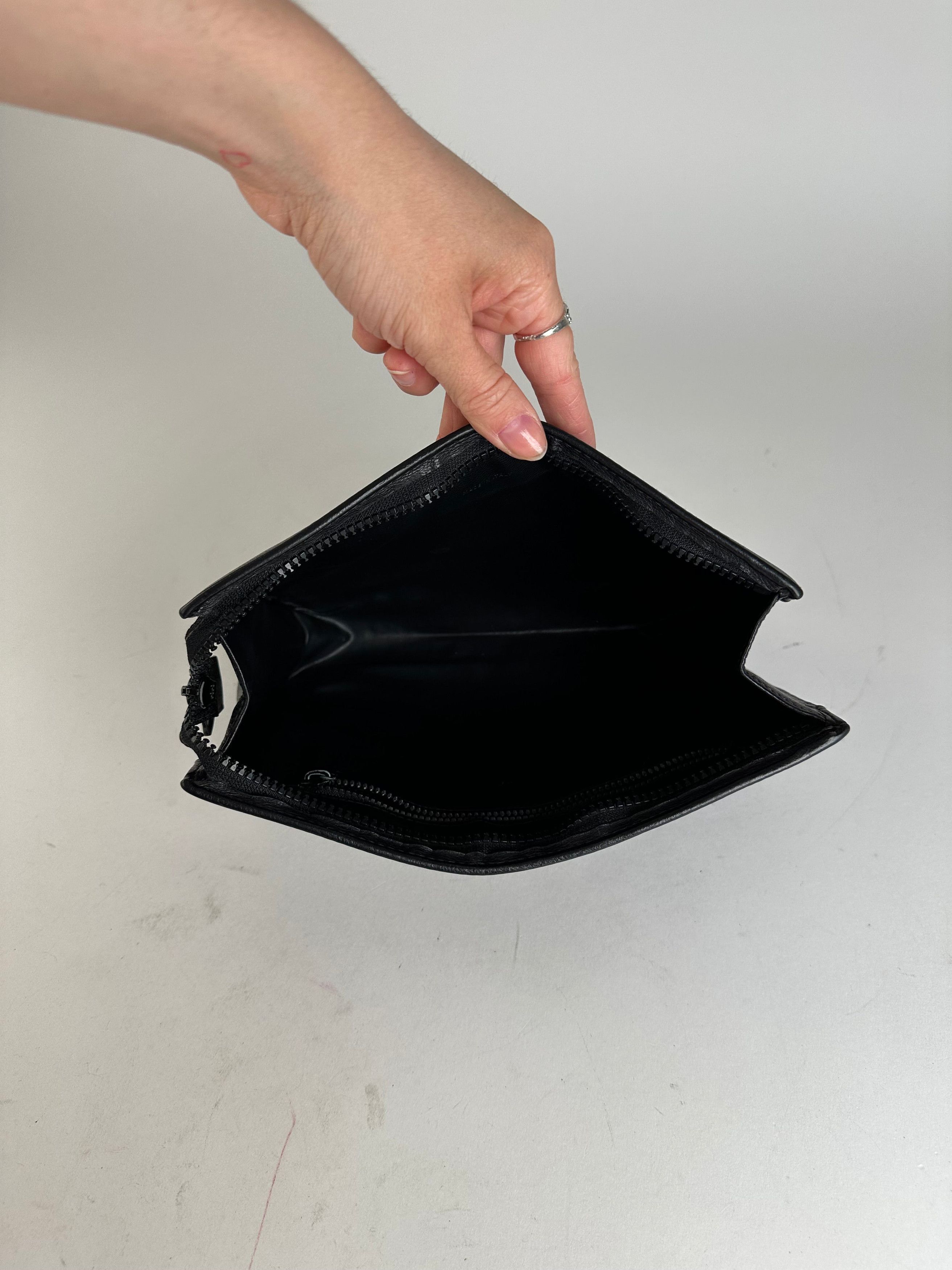 Givenchy Vintage Leather Clutch Black Size ONE SIZE - 4 Thumbnail