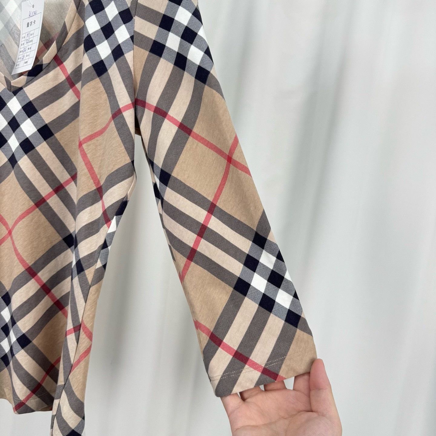 Burberry Burberry Classic Check Long-Sleeve Size M / US 6-8 / IT 42-44 - 4 Thumbnail