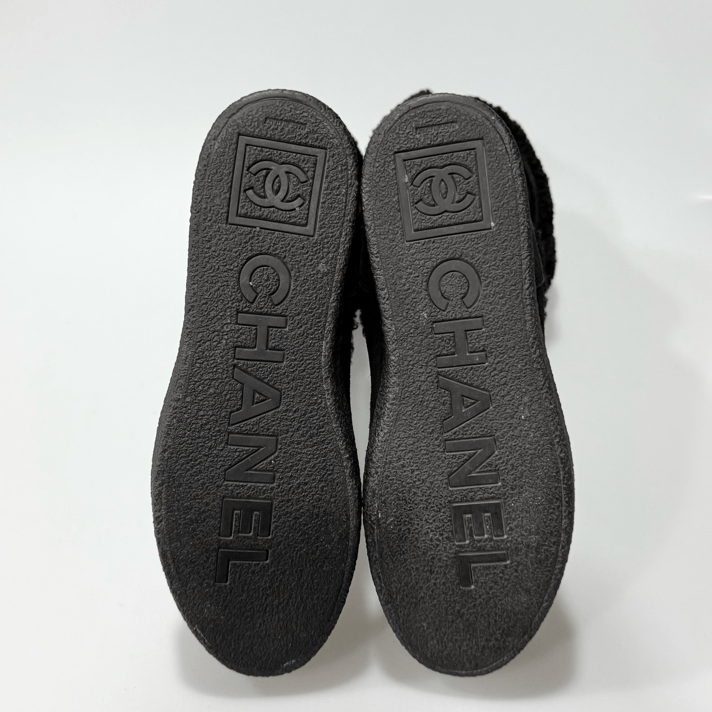 Chanel CHANEL Black Furry Suede Boots Size US 5 / IT 35 - 6 Thumbnail