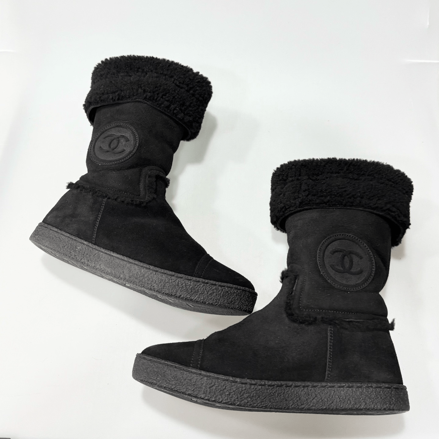 Chanel CHANEL Black Furry Suede Boots Size US 5 / IT 35 - 2 Thumbnail