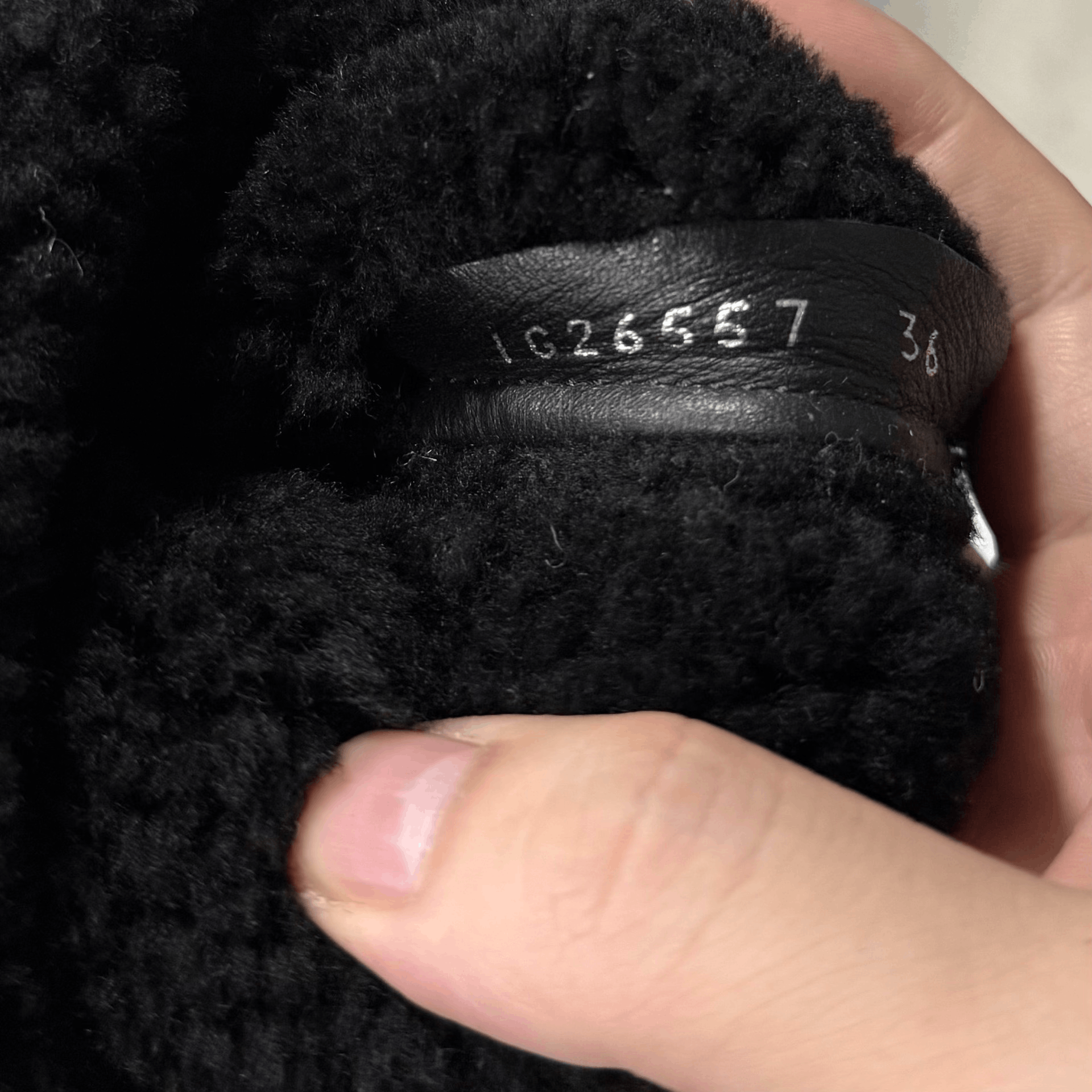 Chanel CHANEL Black Furry Suede Boots Size US 5 / IT 35 - 7 Thumbnail