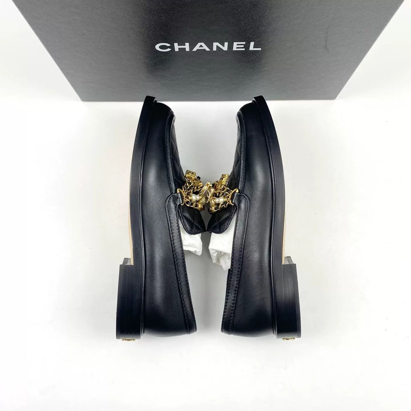 Chanel Chanel Black Chain Pearl Loafers Size US 6 / IT 36 - 4 Thumbnail