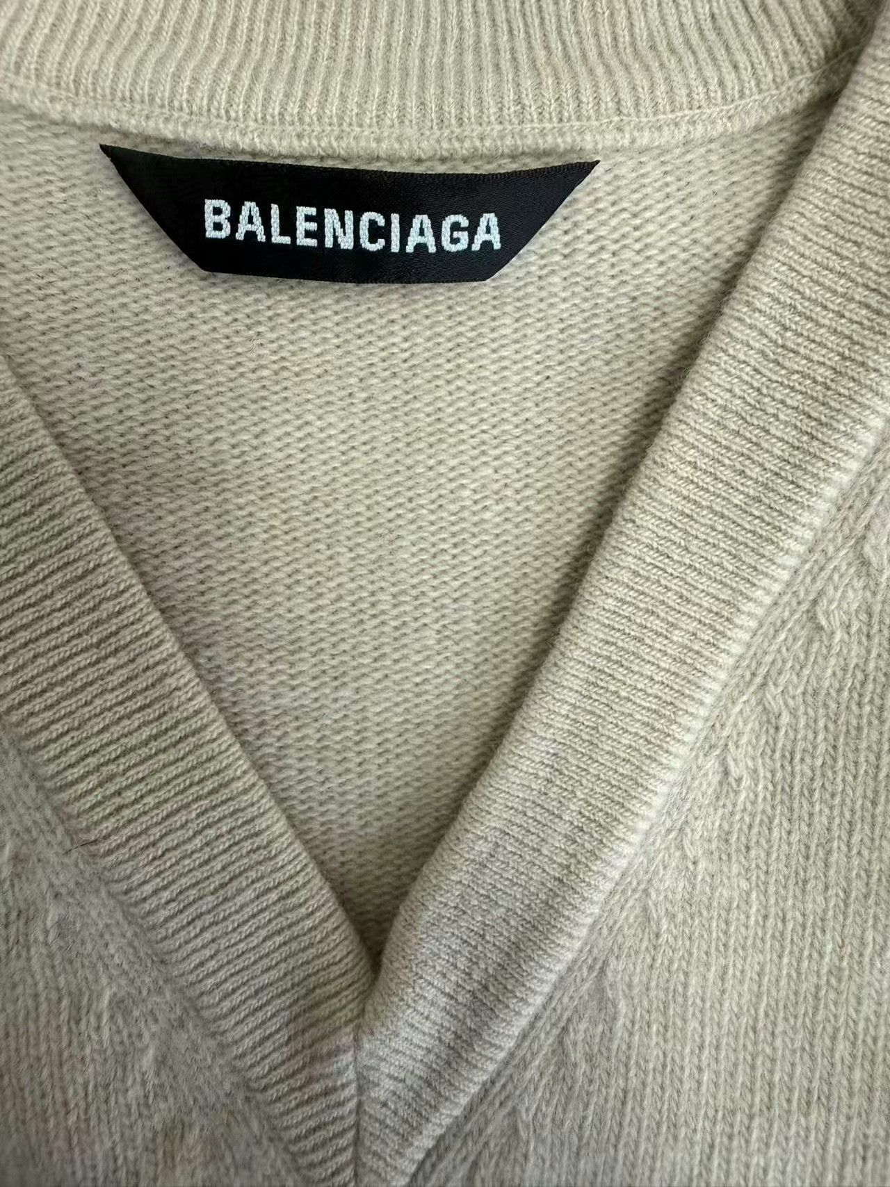 Balenciaga Balenciaga V-neck Long-sleeve Wool Sweater Size XS / US 0-2 / IT 36-38 - 3 Thumbnail