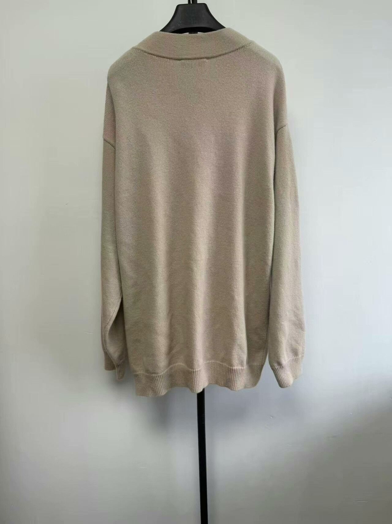 Balenciaga Balenciaga V-neck Long-sleeve Wool Sweater Size XS / US 0-2 / IT 36-38 - 2 Thumbnail