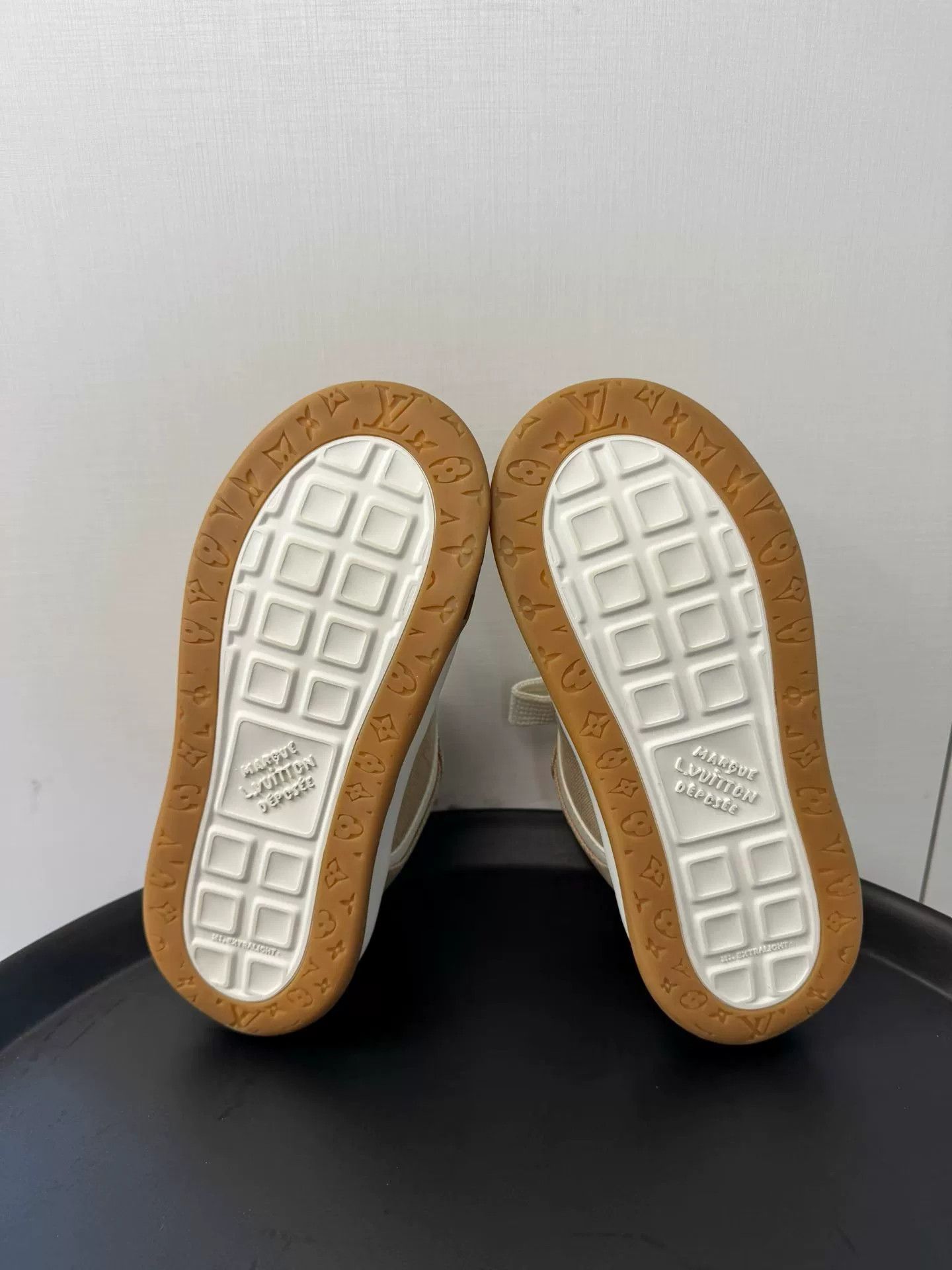 Louis Vuitton Louis Vuitton Tilted Denim Canvas Low-Top Sneakers Size US 5.5 / IT 35.5 - 6 Thumbnail