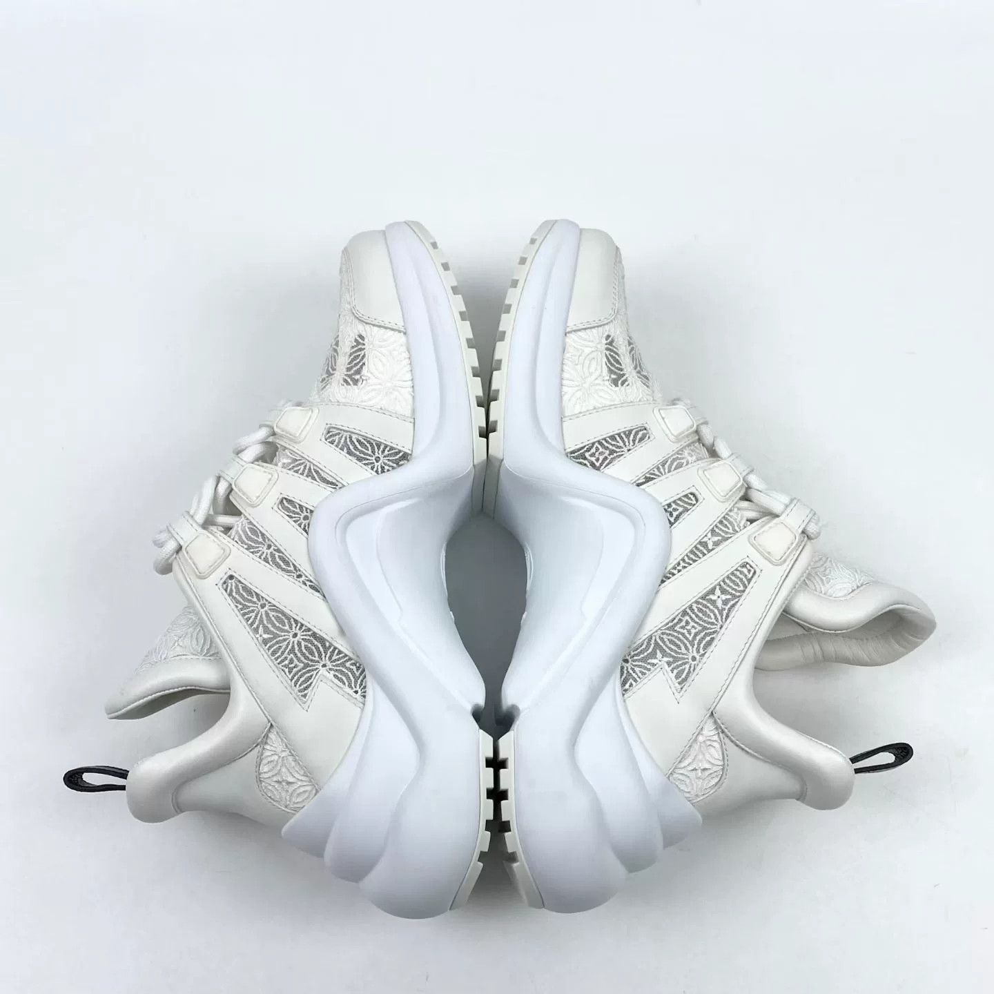 Louis Vuitton Louis Vuitton White Monogram Sneakers Size US 6.5 / IT 36.5 - 3 Thumbnail