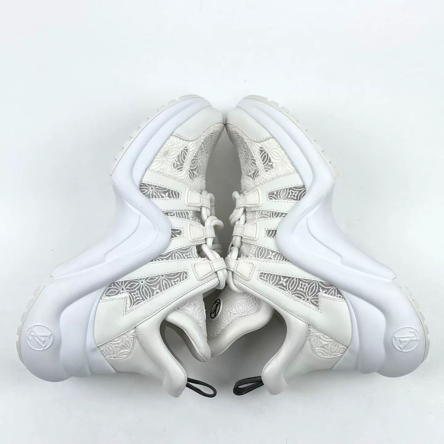 Louis Vuitton Louis Vuitton White Monogram Sneakers Size US 6.5 / IT 36.5 - 7 Thumbnail