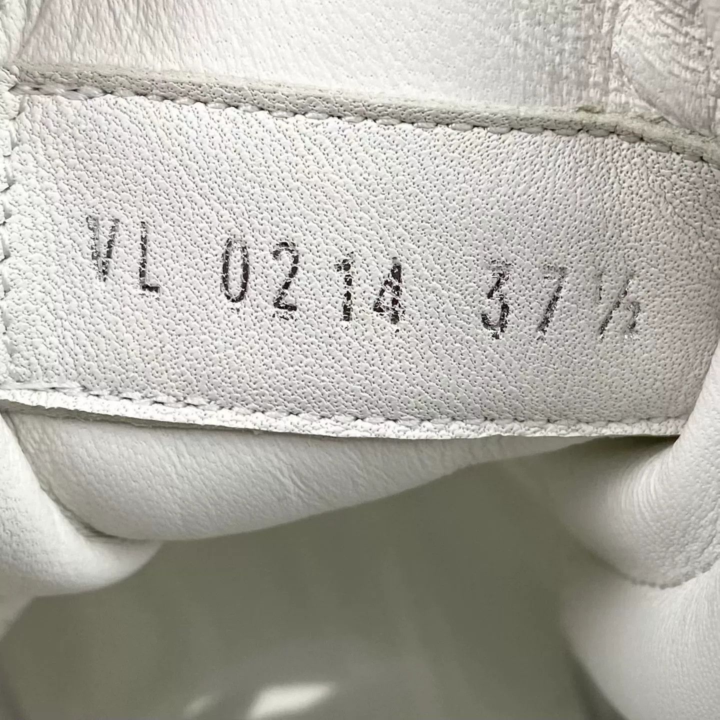 Louis Vuitton Louis Vuitton White Monogram Sneakers Size US 6.5 / IT 36.5 - 4 Thumbnail