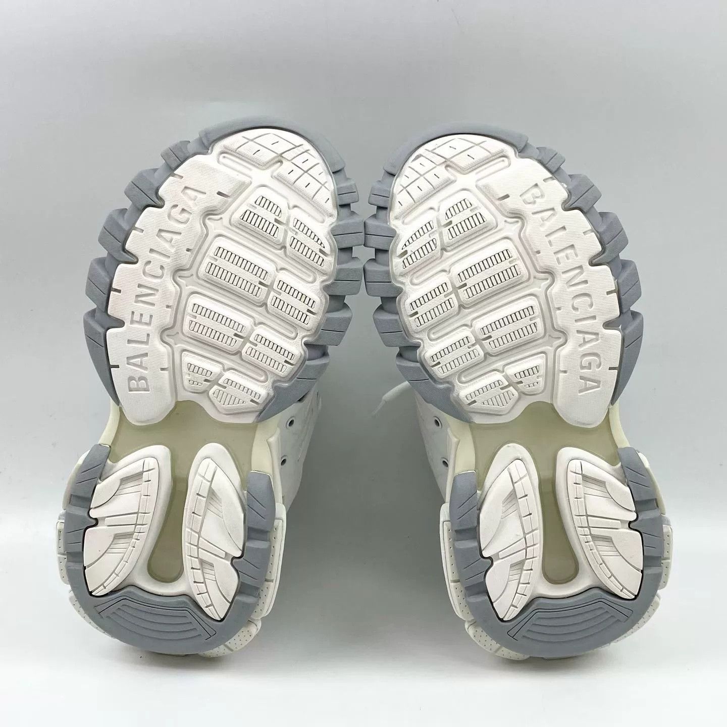 Balenciaga Balenciaga White Dad Shoes Size US 5 / IT 35 - 7 Thumbnail