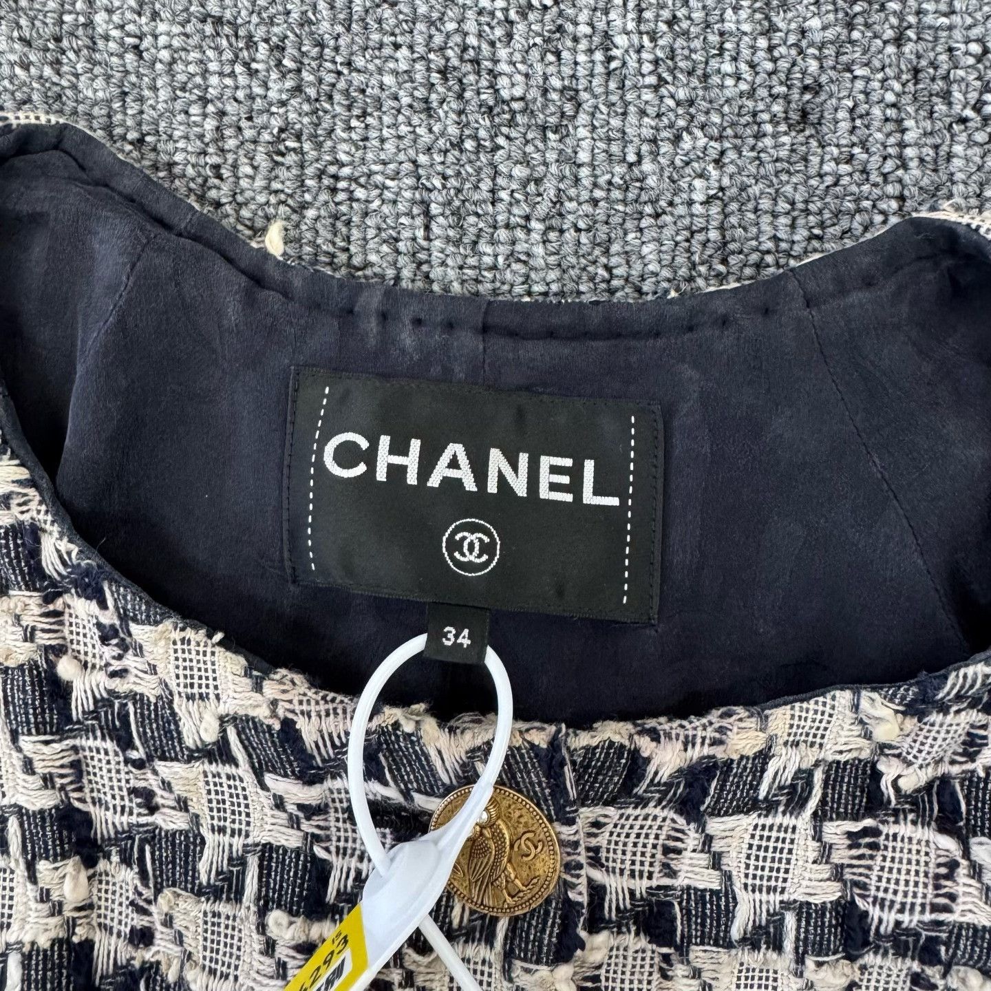 Chanel Chanel Tweed Gold Button Mini Dress FR 34 Size XS / US 0-2 / IT 36-38 - 5 Thumbnail