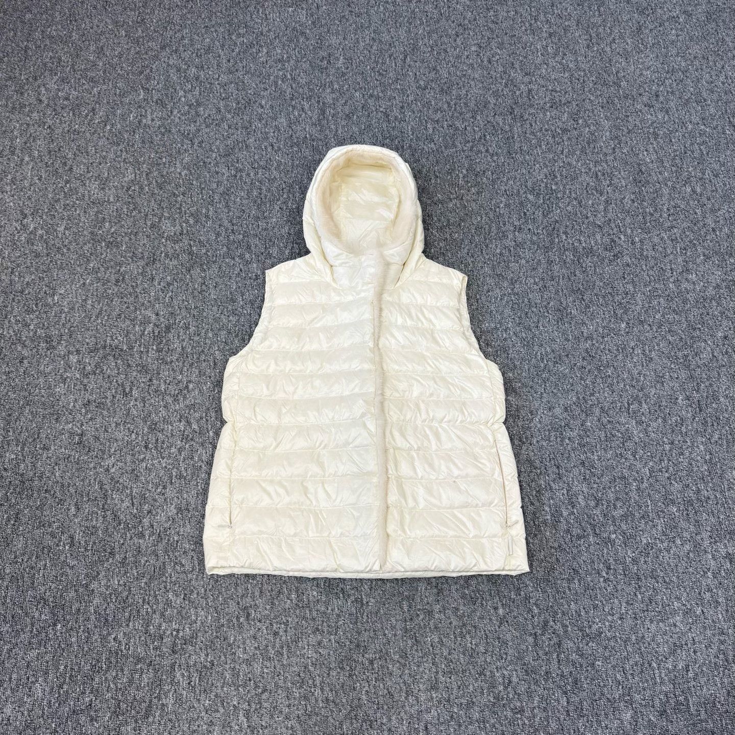 Moncler Moncler Beurre Fur Hooded Down Vest 3 Size L / US 10 / IT 46 - 2 Thumbnail
