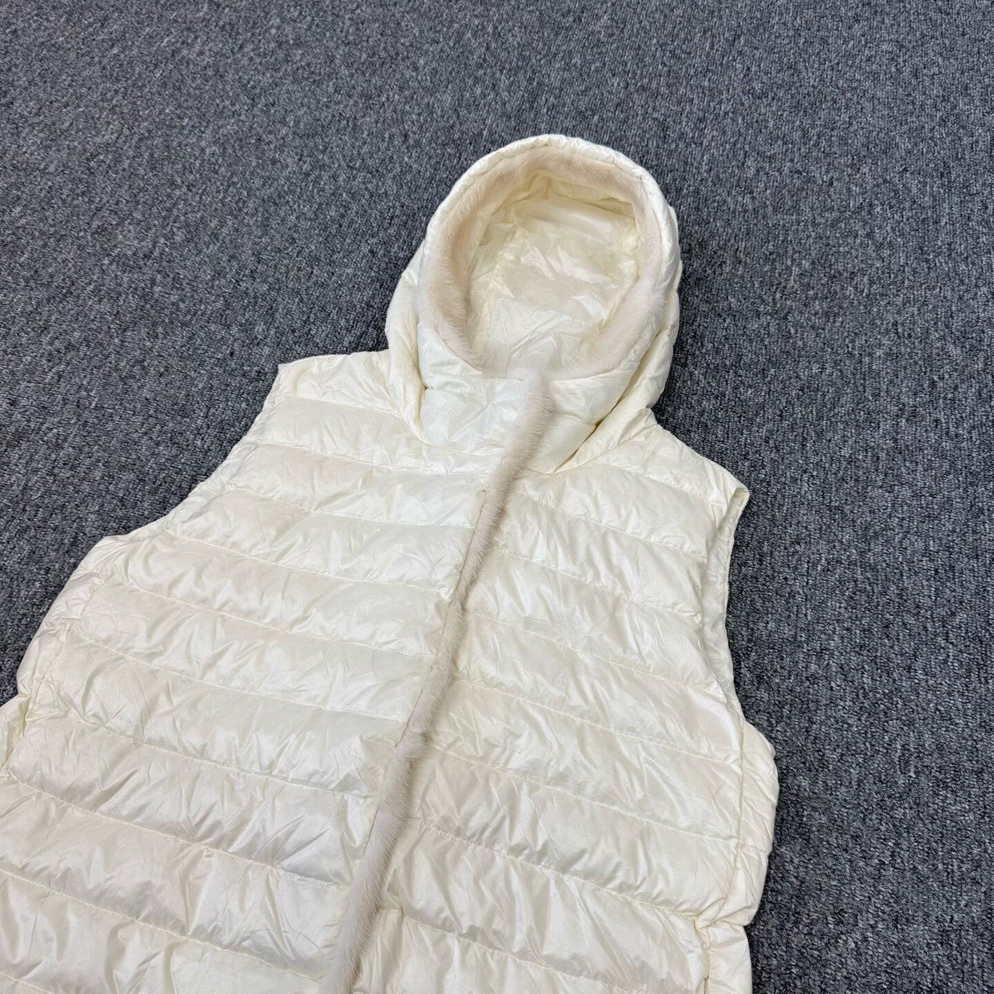 Moncler Moncler Beurre Fur Hooded Down Vest 3 Size L / US 10 / IT 46 - 4 Thumbnail