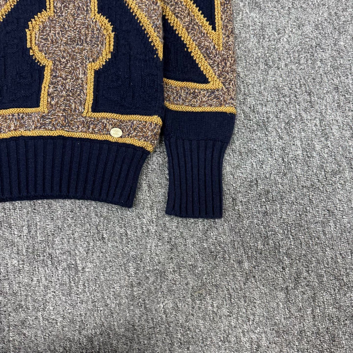 Chanel Chanel Castle Collection CC Logo Sweater 36 Size XS / US 0-2 / IT 36-38 - 4 Thumbnail