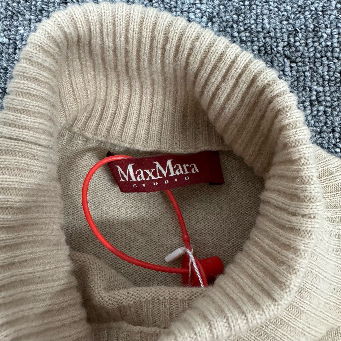 Max Mara Max Mara Wool Cashmere High Neck Knit Dress S Size S / US 4 / IT 40 - 6 Thumbnail