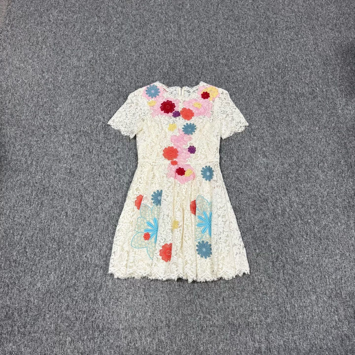 Dolce & Gabbana Dolce & Gabbana Floral Embroidered Lace Dress 44 Size M / US 6-8 / IT 42-44 - 2 Thumbnail