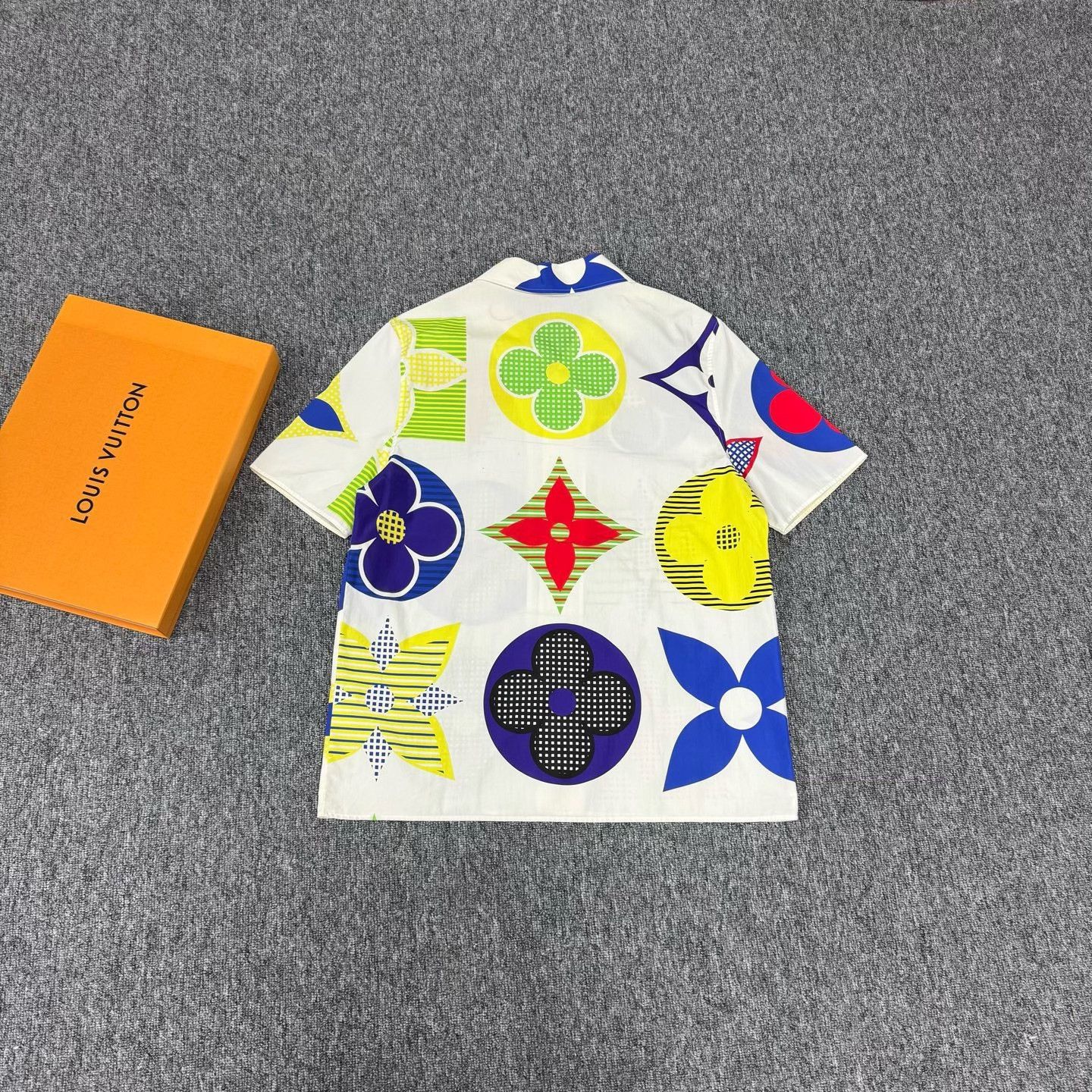 Louis Vuitton Louis Vuitton Multi Monogram Button Up Shirt US M Size US M / EU 48-50 / 2 - 3 Thumbnail
