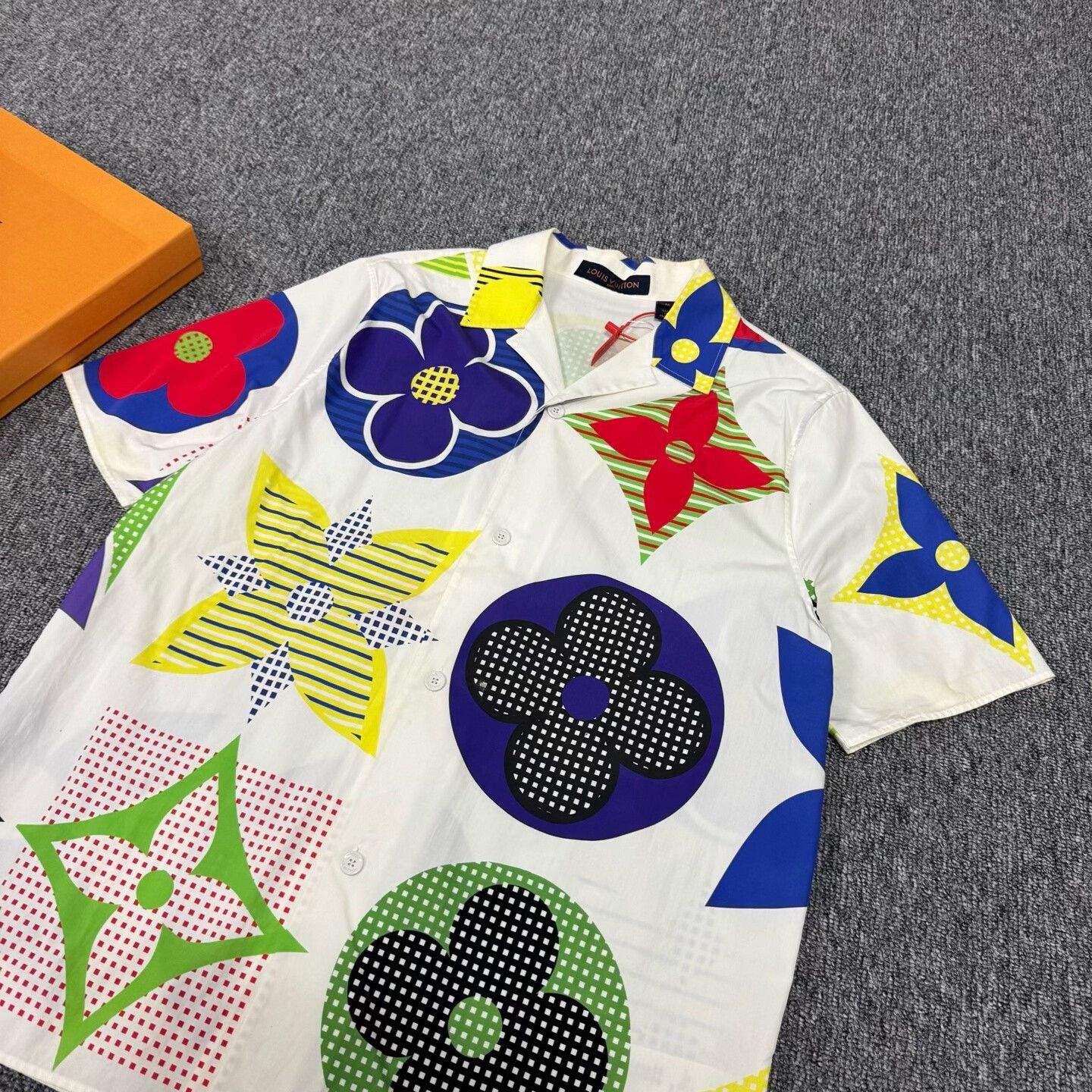 Louis Vuitton Louis Vuitton Multi Monogram Button Up Shirt US M Size US M / EU 48-50 / 2 - 4 Thumbnail