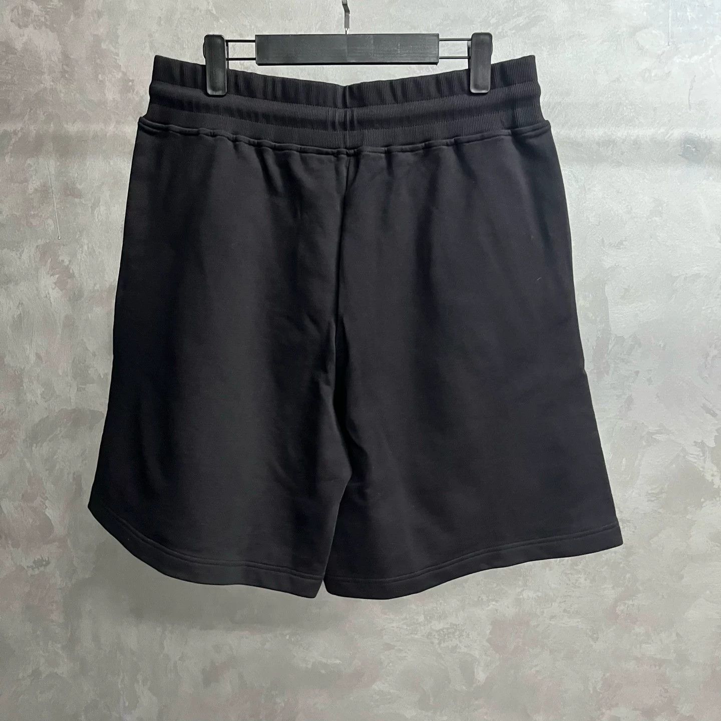 Versace Jeans Couture Versace Jeans Couture V-Logo Patch Sweat Shorts L Size US 34 / EU 50 - 3 Thumbnail