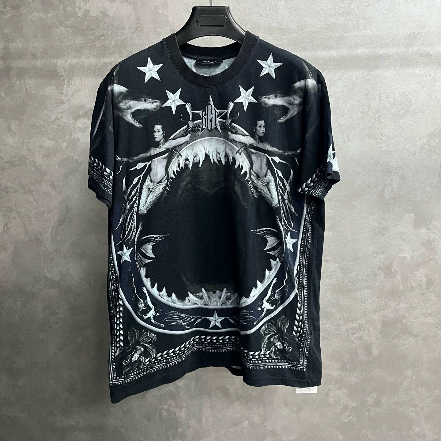 Givenchy Givenchy Shark Star Print T-Shirt US XXS Size US XXS / EU 40 - 2 Thumbnail