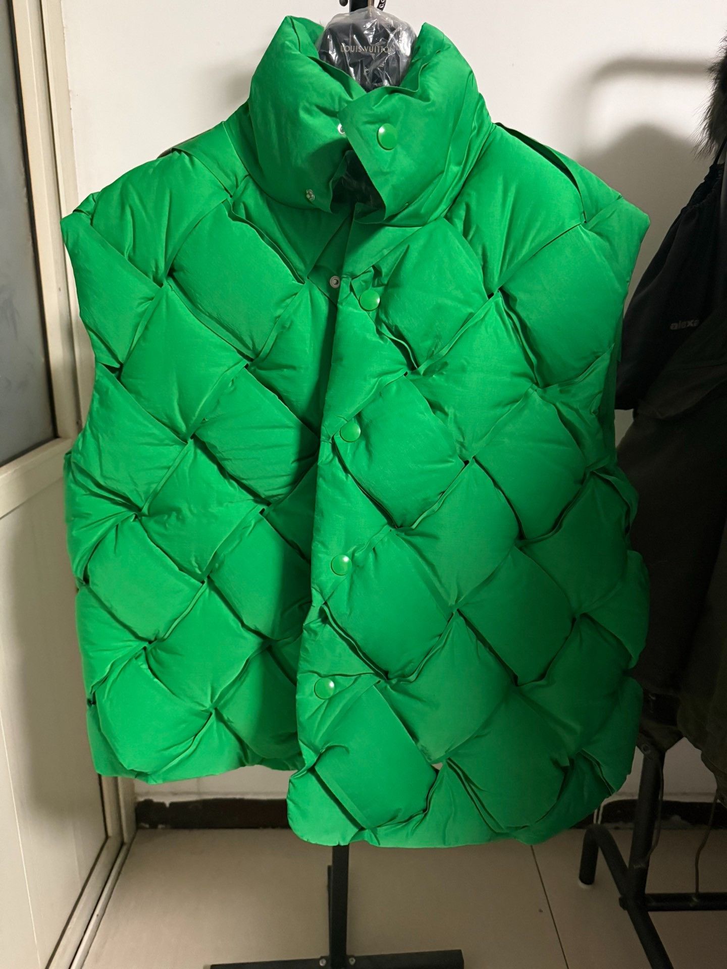 Bottega Veneta Bottega Veneta Padded Intrecciato Vest Size M Size US M / EU 48-50 / 2 - 2 Thumbnail