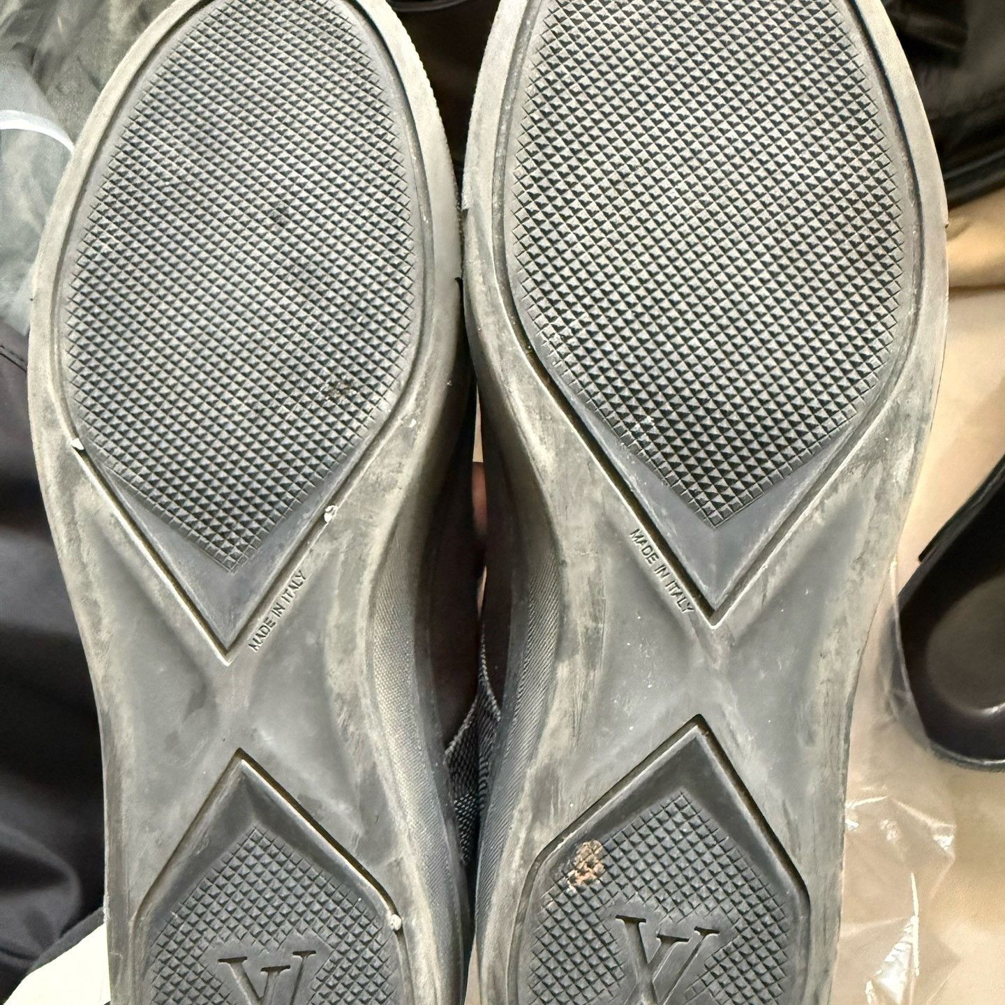 Louis Vuitton Louis Vuitton Black Low-Top Sneakers Size 7 Size US 8 / EU 41 - 4 Thumbnail