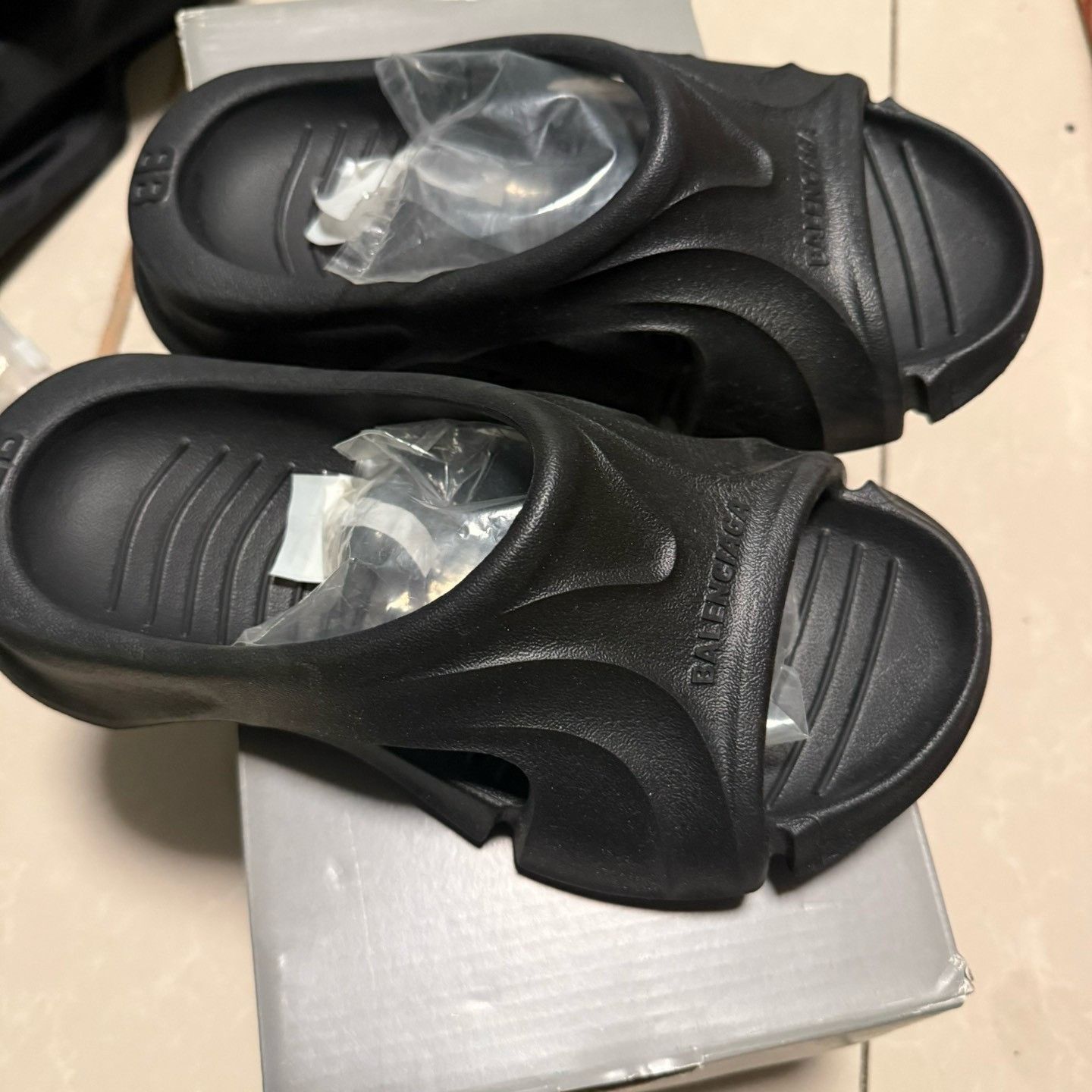 Balenciaga Balenciaga Mold Logo Slides Size 37 Size US 5 / EU 37 - 4 Thumbnail