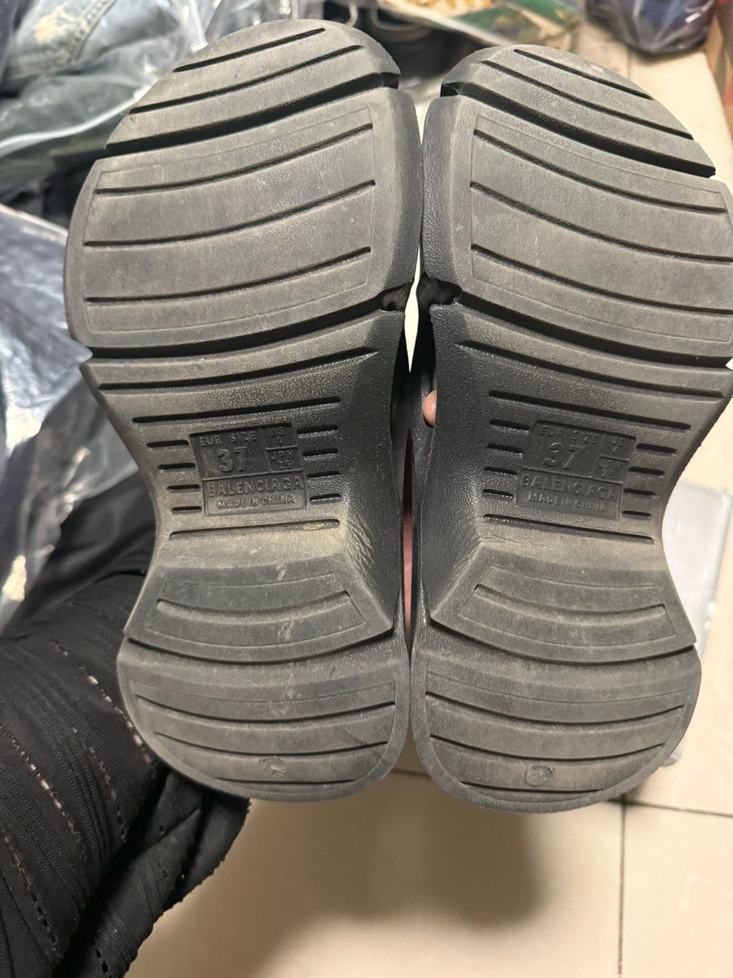 Balenciaga Balenciaga Mold Logo Slides Size 37 Size US 5 / EU 37 - 3 Thumbnail