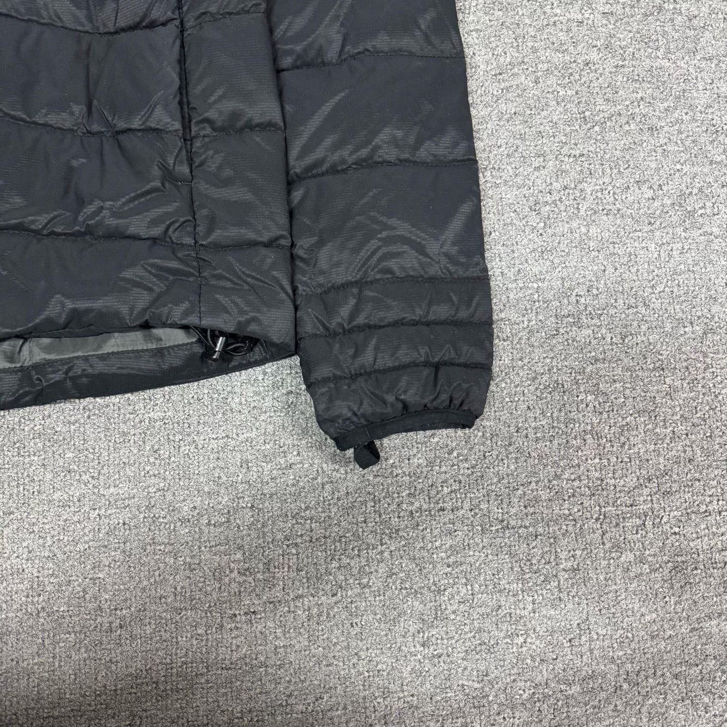Canada Goose Canada Goose Logo Patch Hooded Down Jacket S Size US S / EU 44-46 / 1 - 4 Thumbnail