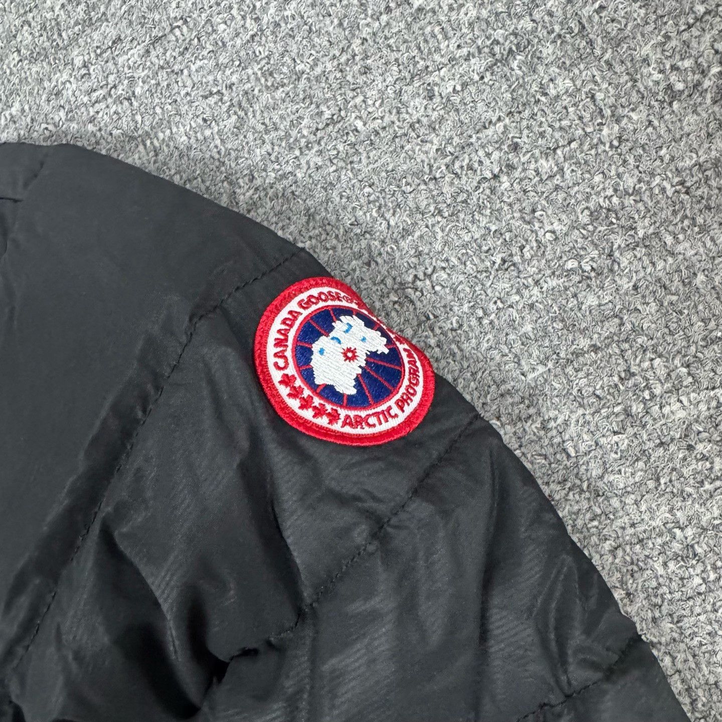 Canada Goose Canada Goose Logo Patch Hooded Down Jacket S Size US S / EU 44-46 / 1 - 6 Thumbnail