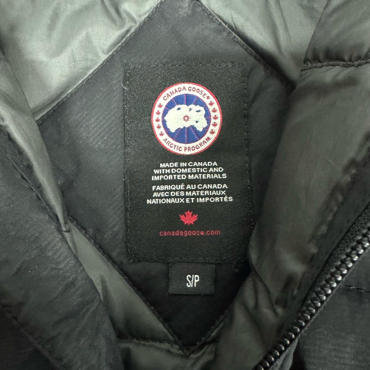Canada Goose Canada Goose Logo Patch Hooded Down Jacket S Size US S / EU 44-46 / 1 - 7 Thumbnail