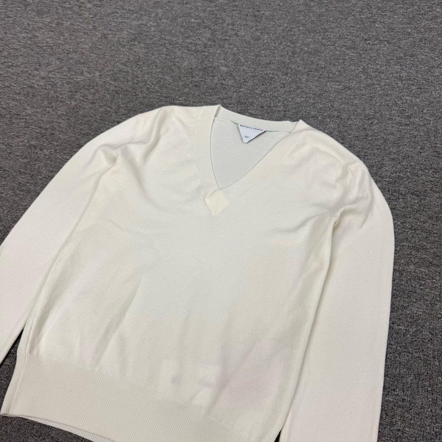 Bottega Veneta Bottega Veneta White Wool V-Neck Sweater Size S Size US S / EU 44-46 / 1 - 5 Thumbnail