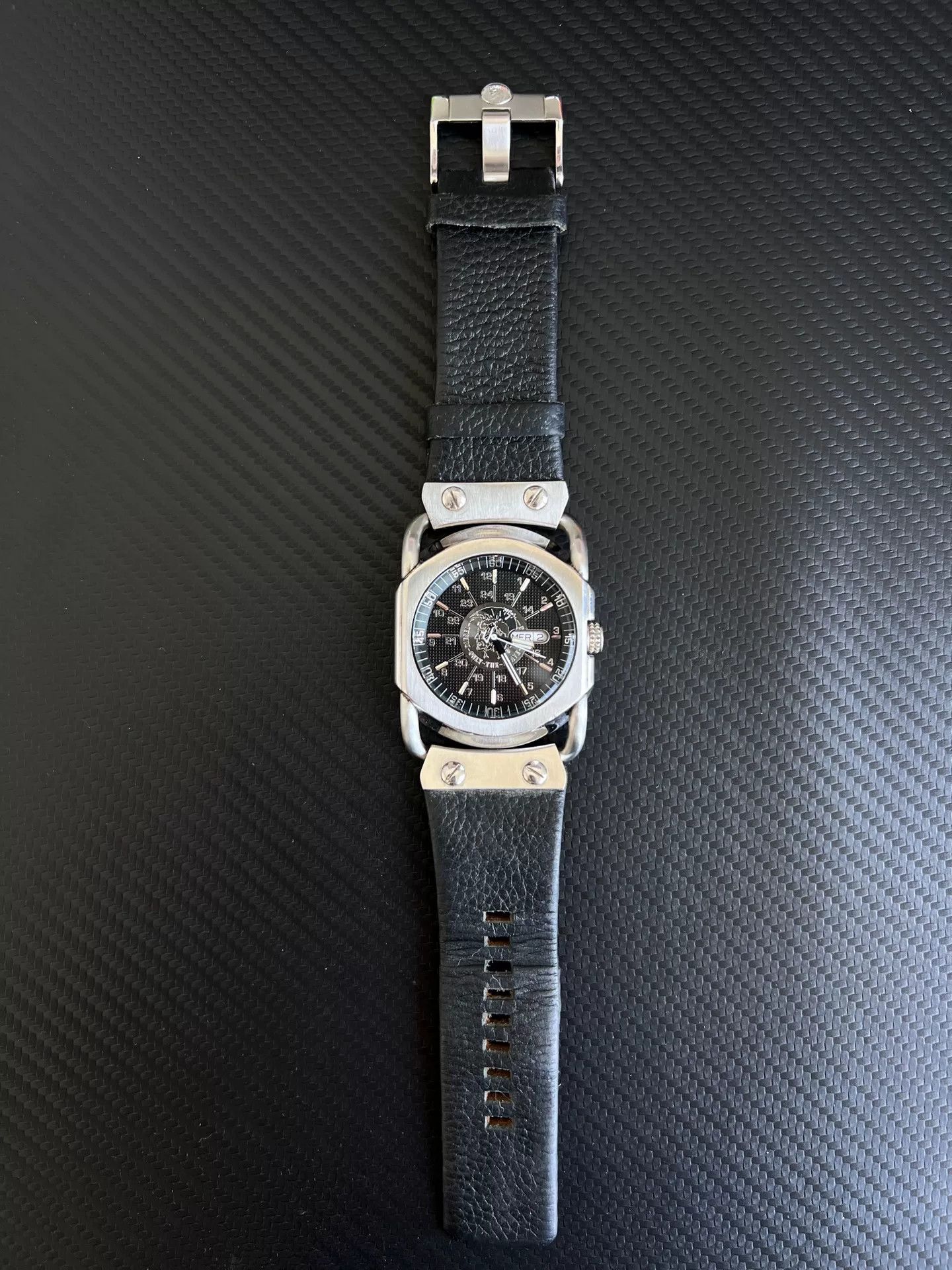 Diesel Diesel Vintage Quartz Electronic Watch Size ONE SIZE - 2 Thumbnail