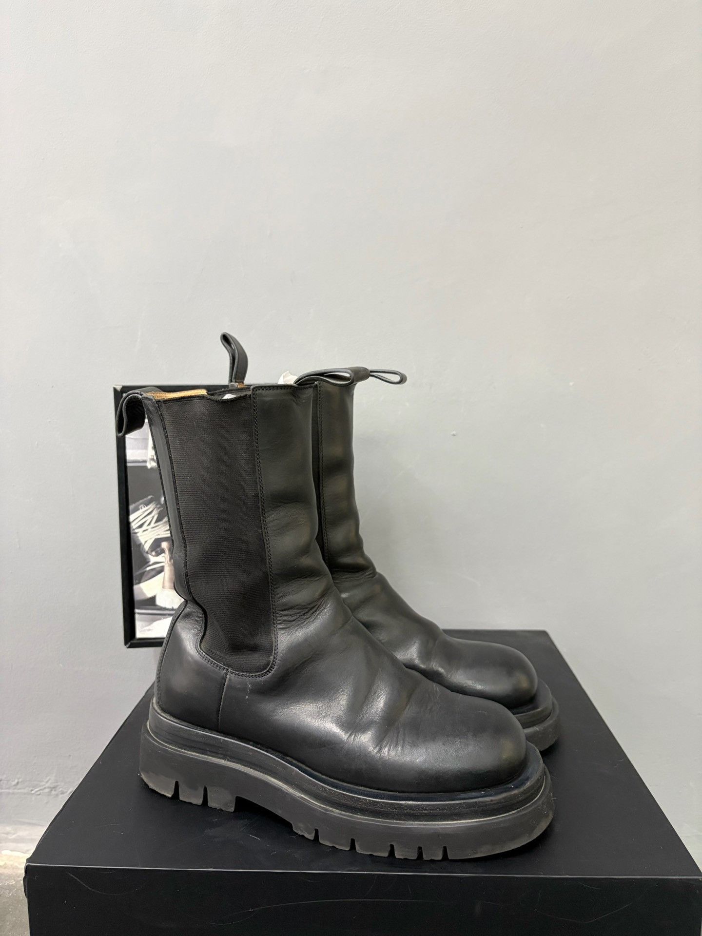 Bottega Veneta Bottega Veneta Lug Sole Chelsea Boots Size US 7 / IT 37 - 2 Thumbnail