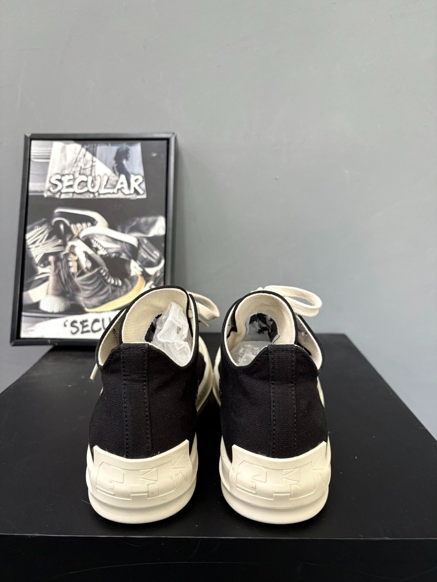 Rick Owens Drkshdw Rick Owens DRKSHDW Low-Top Canvas Sneakers Size US 5 / IT 35 - 7 Thumbnail