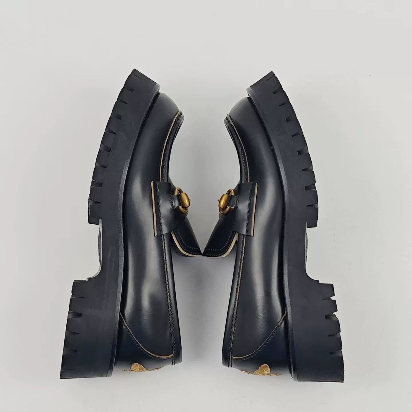 Gucci Gucci Black Bee Loafers Size 36 Size US 5 / IT 35 - 4 Thumbnail
