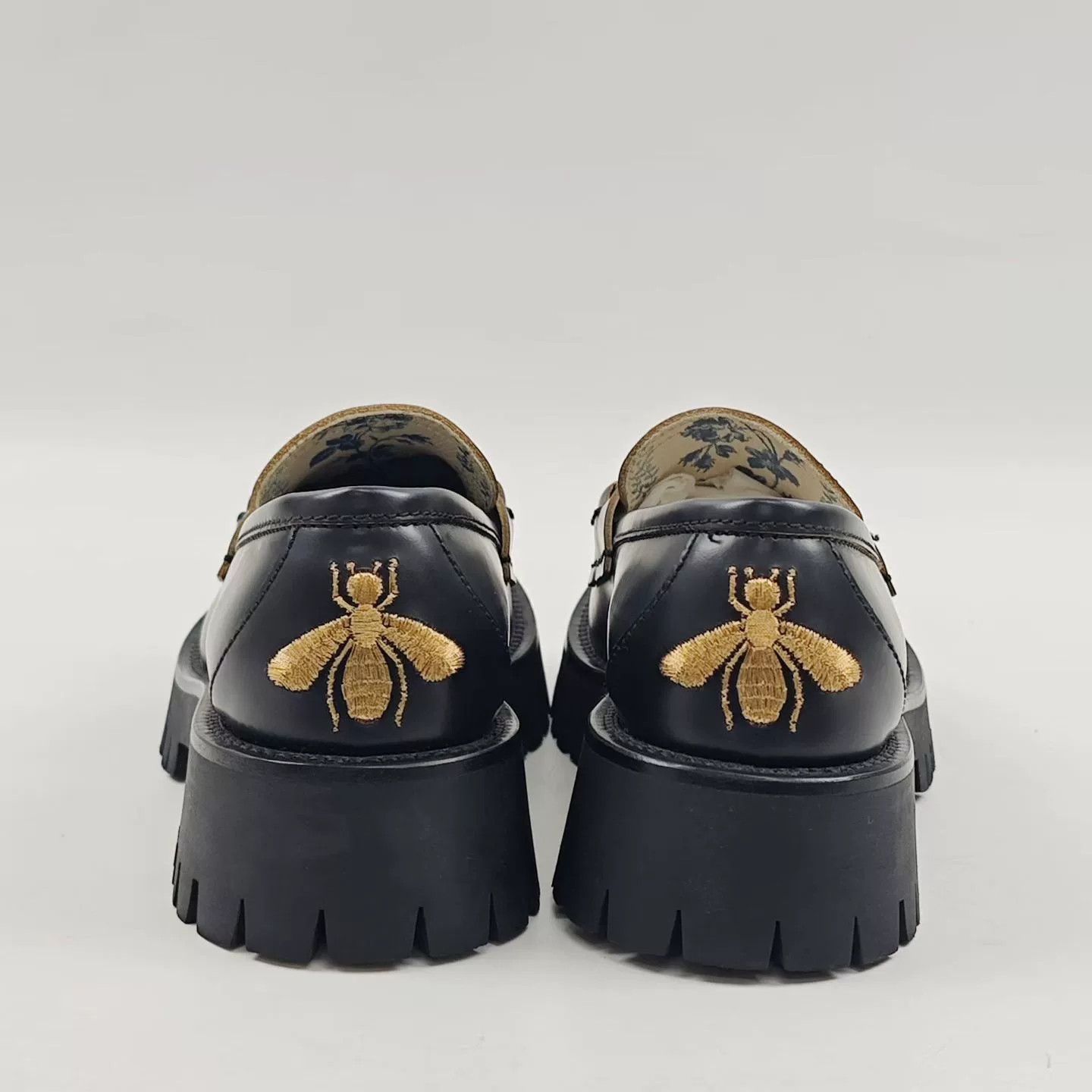Gucci Gucci Black Bee Loafers Size 36 Size US 5 / IT 35 - 6 Thumbnail