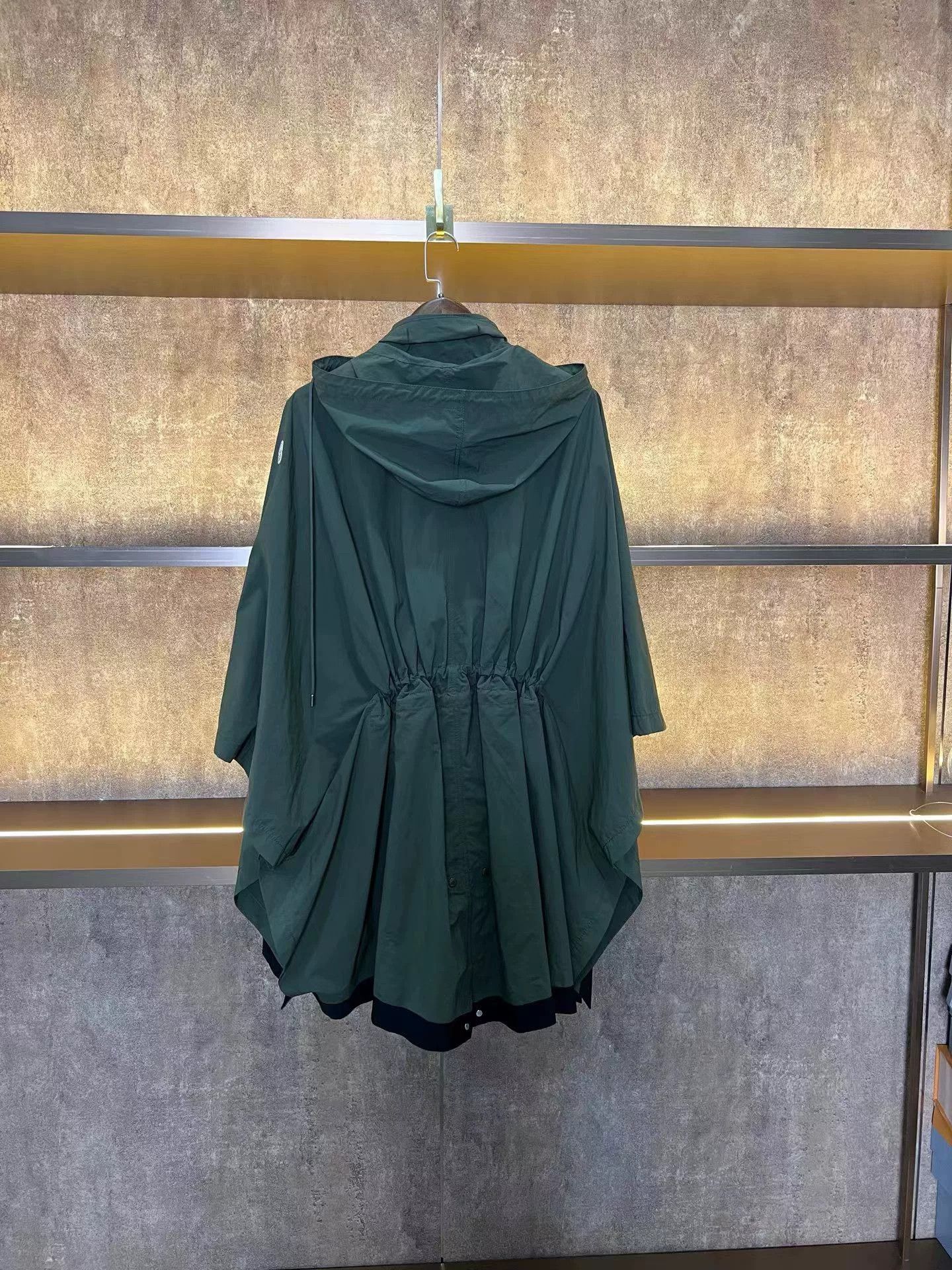 Moncler Moncler Hooded Cape Size 1 Size S / US 4 / IT 40 - 2 Thumbnail