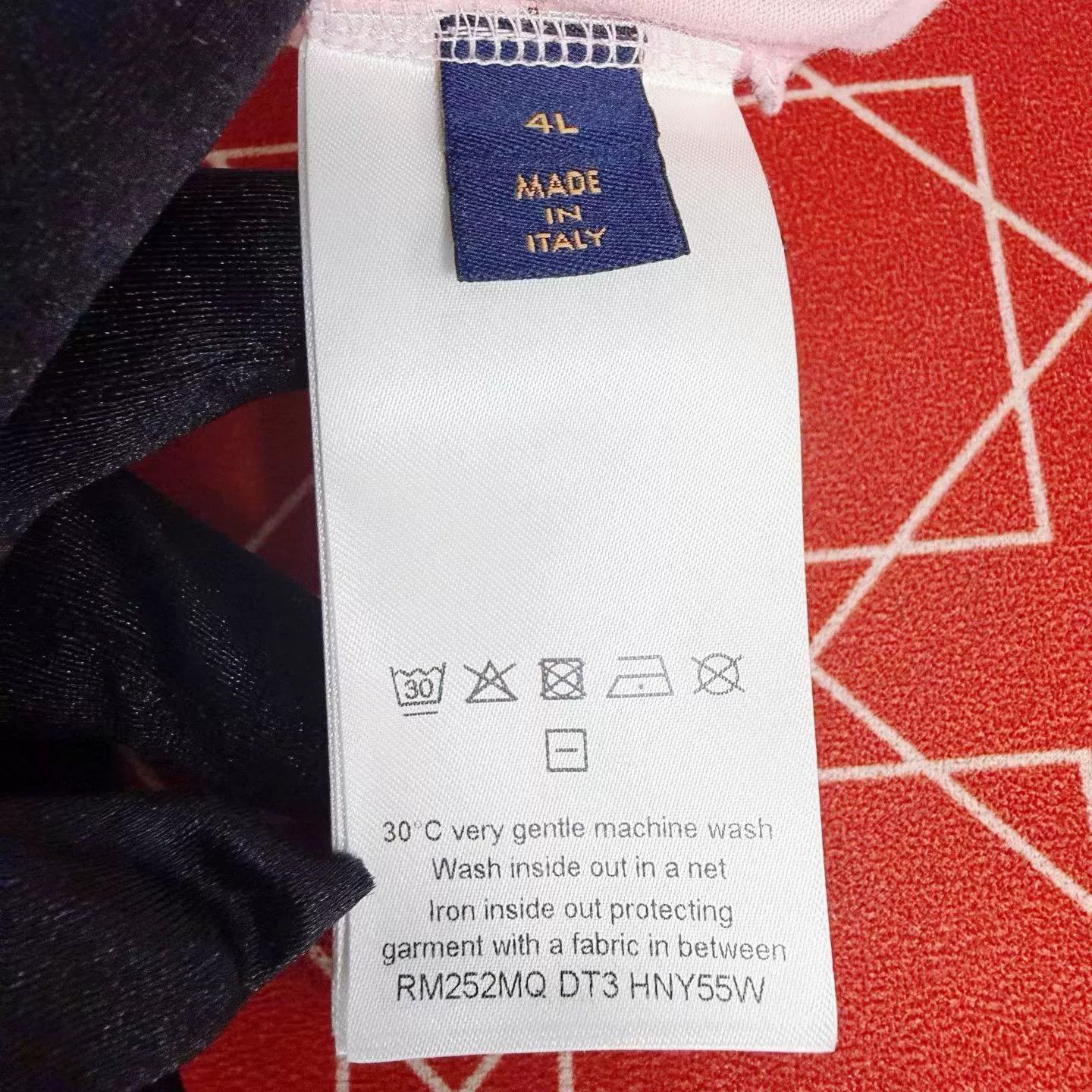 Louis Vuitton Louis Vuitton 2026 Embossed Logo Cotton T-shirt Size L / US 10 / IT 46 - 4 Thumbnail