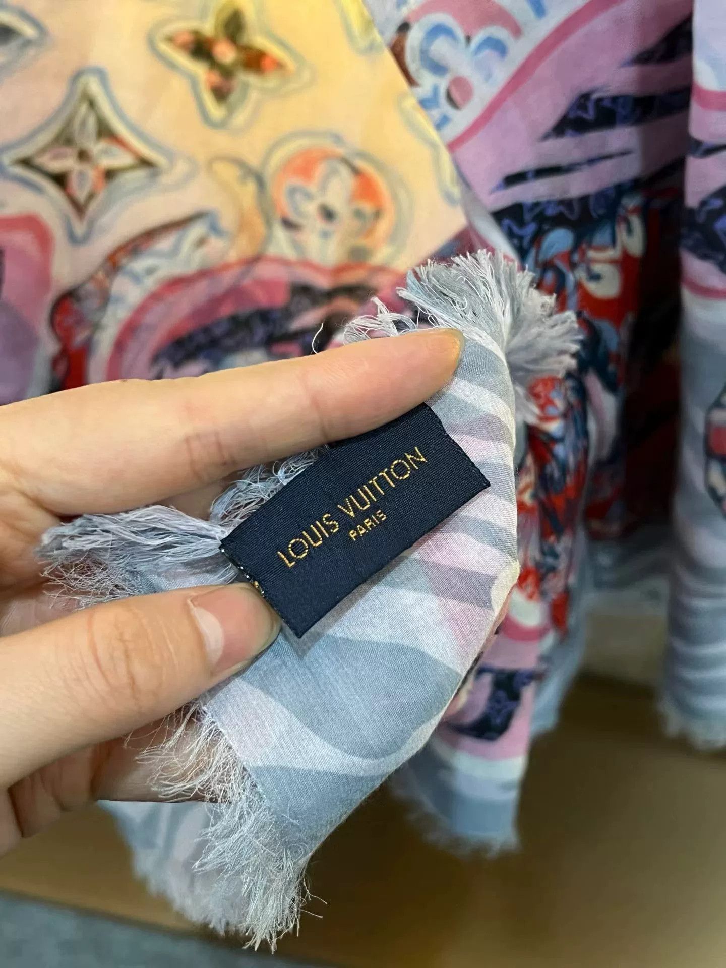 Louis Vuitton LV Scarf Shawl Size ONE SIZE - 4 Thumbnail