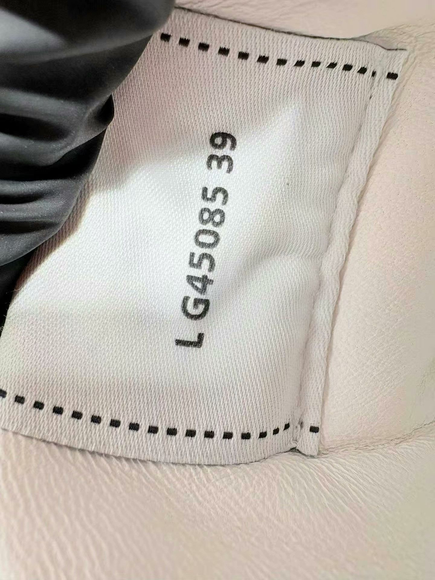 Chanel CHANEL Logo White Sneakers Size US 8 / IT 38 - 7 Thumbnail