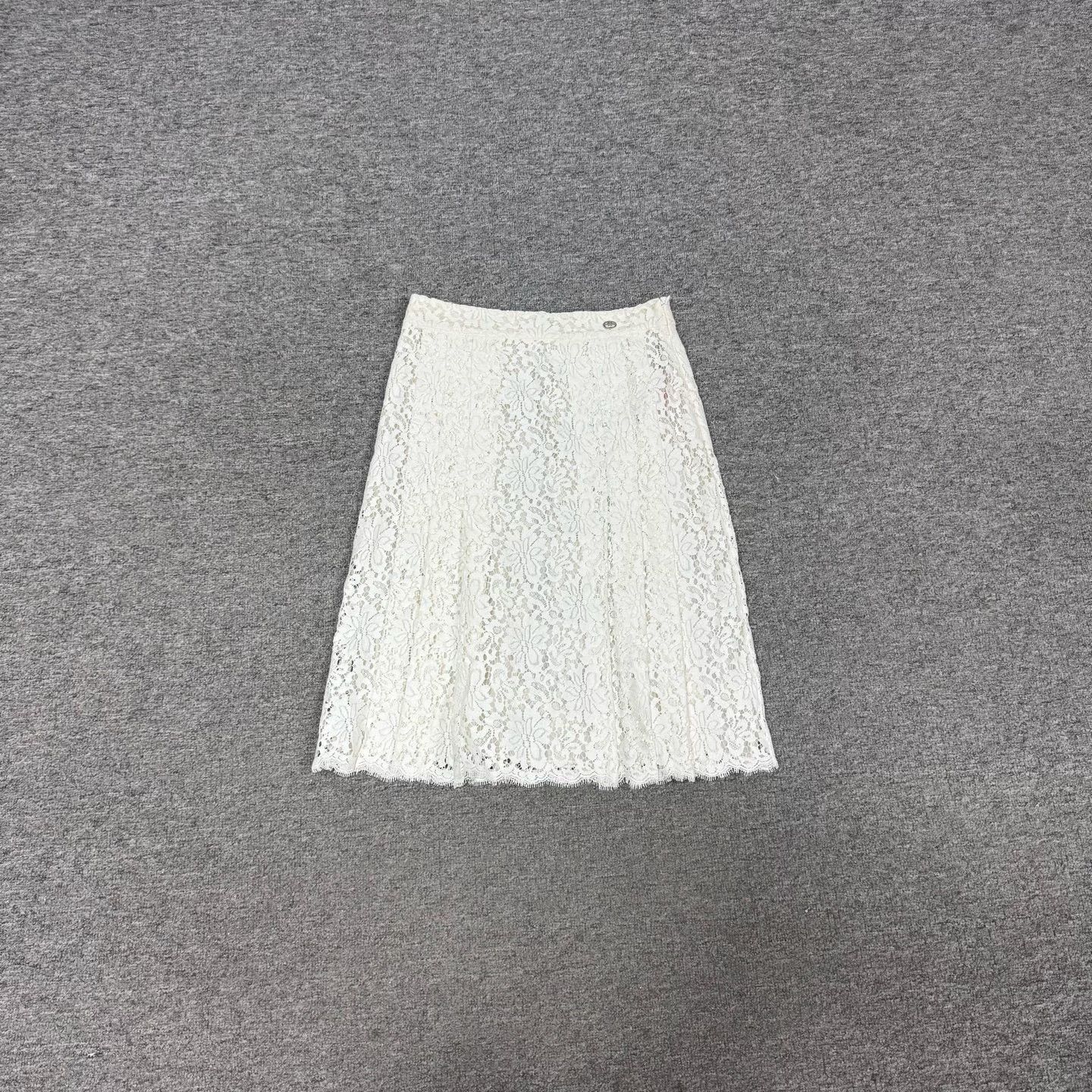 Chanel Chanel Floral Lace Midi Skirt 36 Size 26" / US 2 / IT 38 - 2 Thumbnail